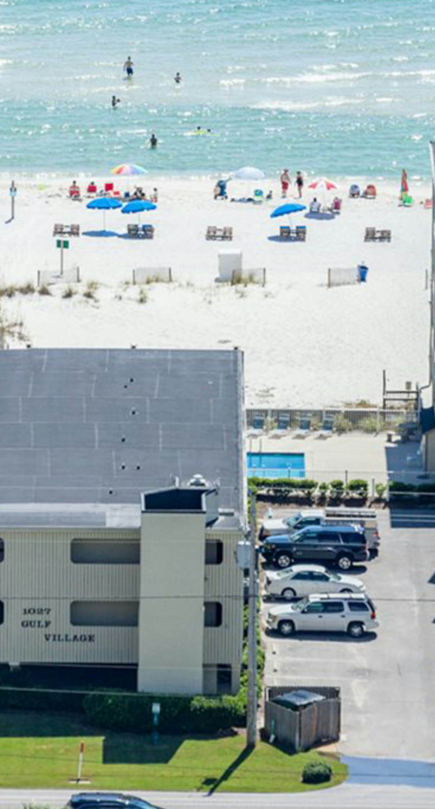 Beachfront condo with Gulf views, balcony, pool & AC - snowbird-friendly