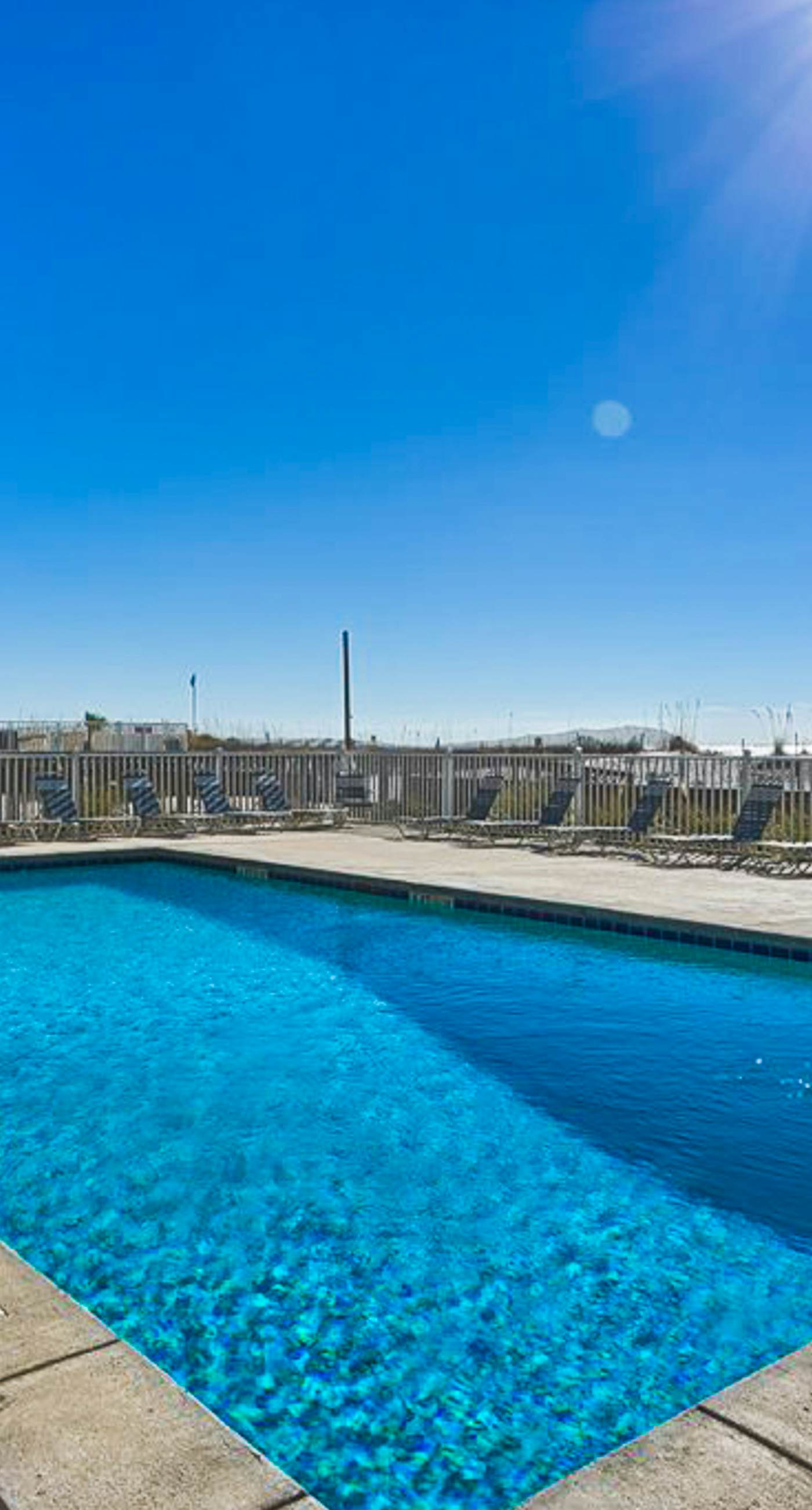 Beachfront condo with Gulf views, balcony, pool & AC - snowbird-friendly