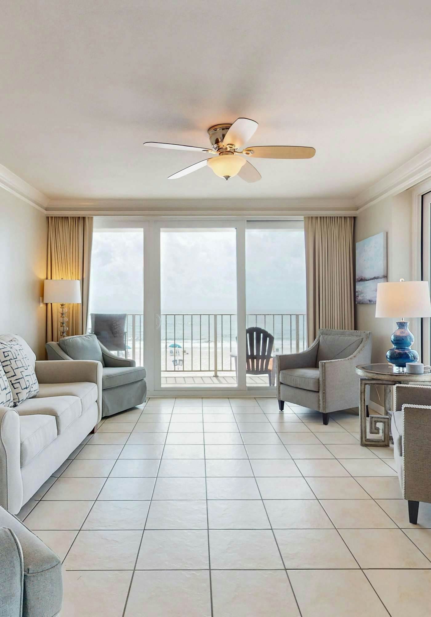 Beachfront condo with Gulf views, balcony, pool & AC - snowbird-friendly