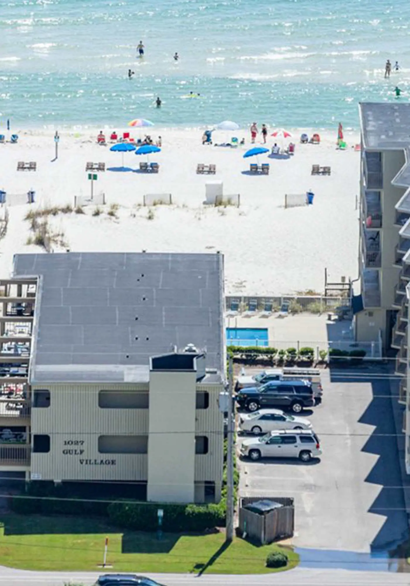 Beachfront condo with Gulf views, balcony, pool & AC - snowbird-friendly