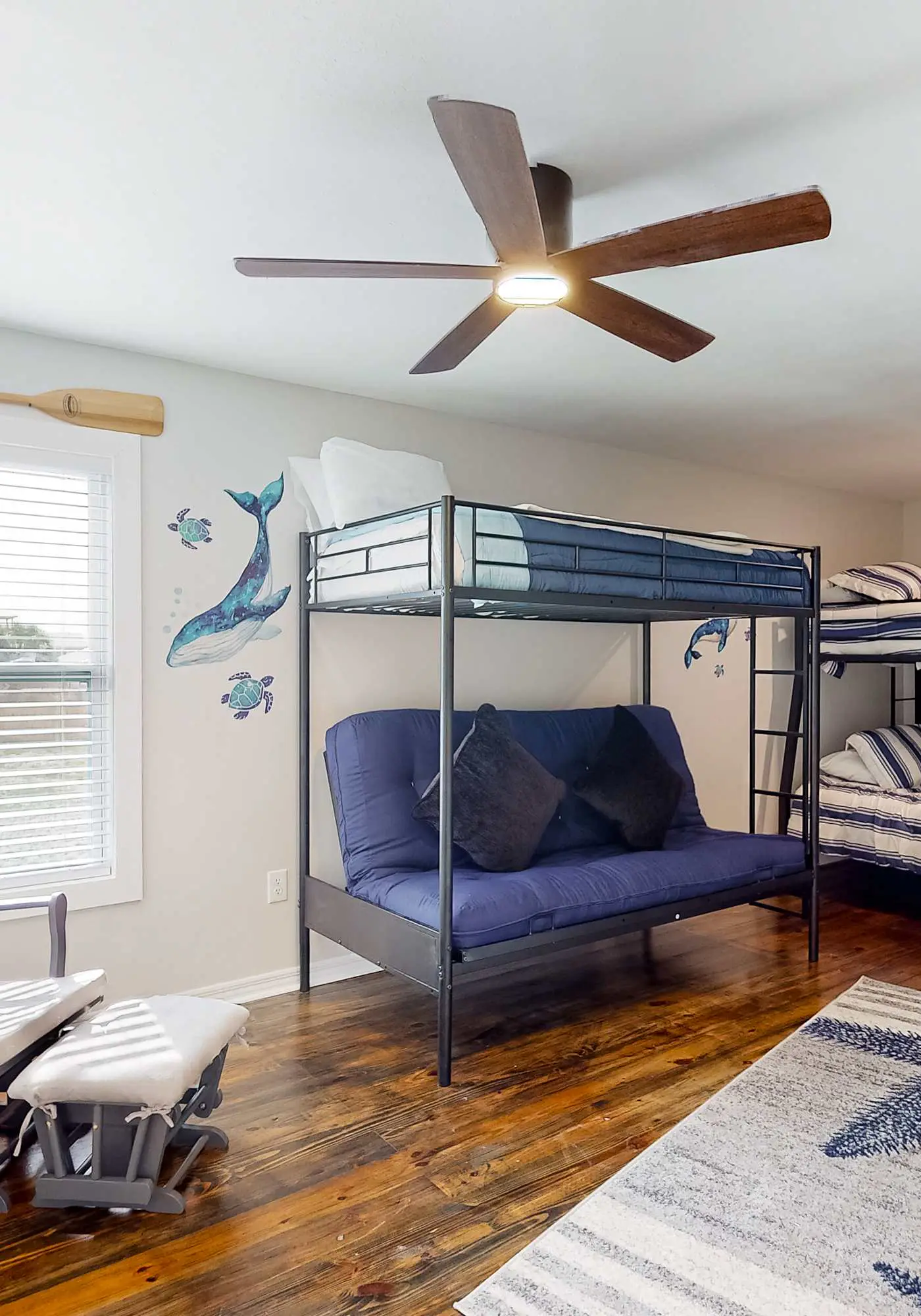Dog-friendly beach stay with a balcony, grill, outdoor bar, swing, W&D, & AC