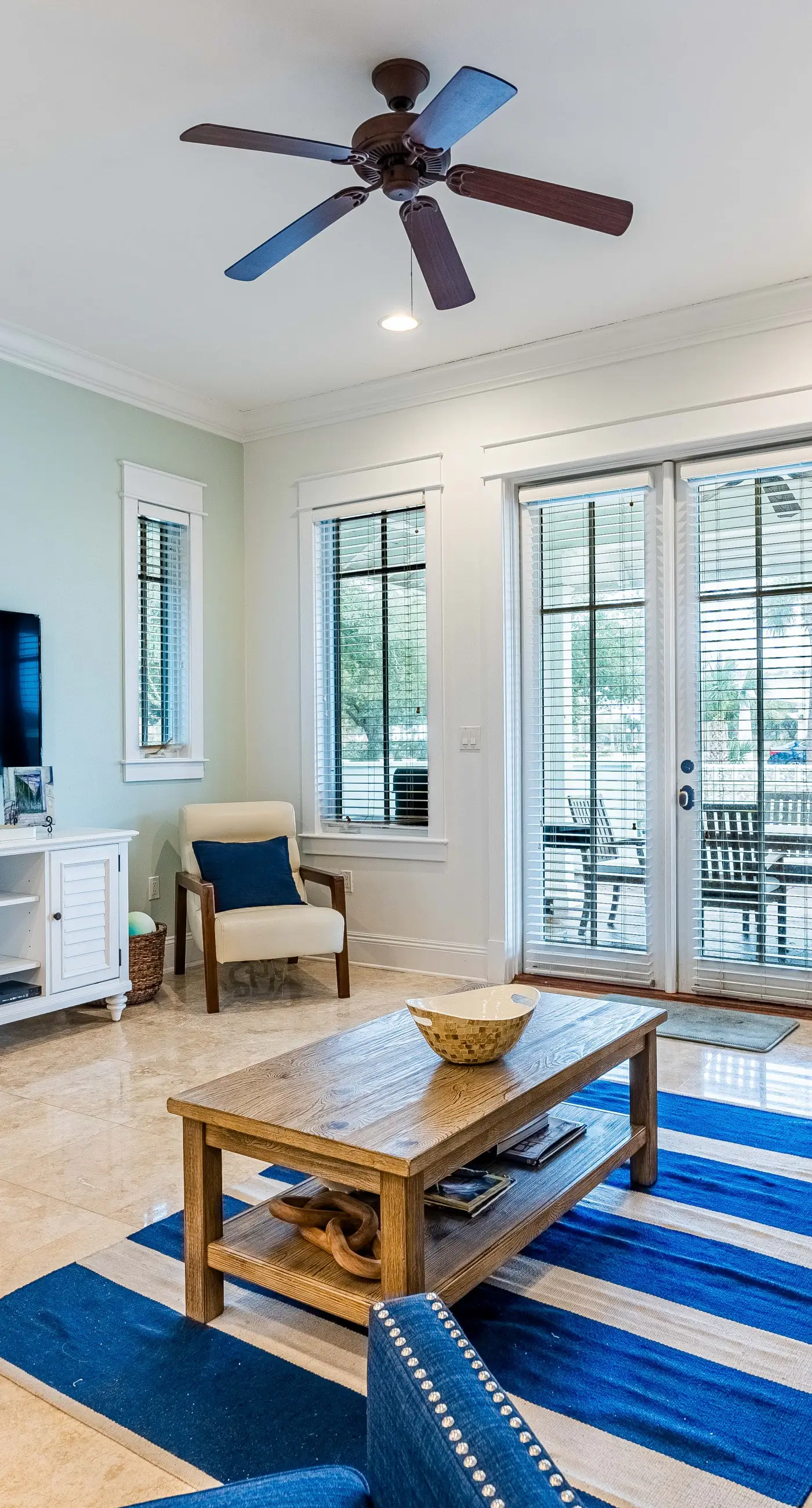 Water-view cottage on the lake near the beach with private pool, patio, W&D, AC