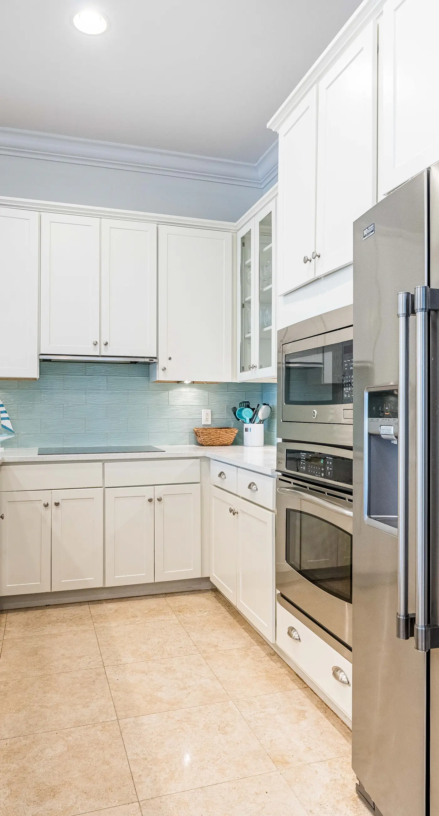 Water-view cottage on the lake near the beach with private pool, patio, W&D, AC