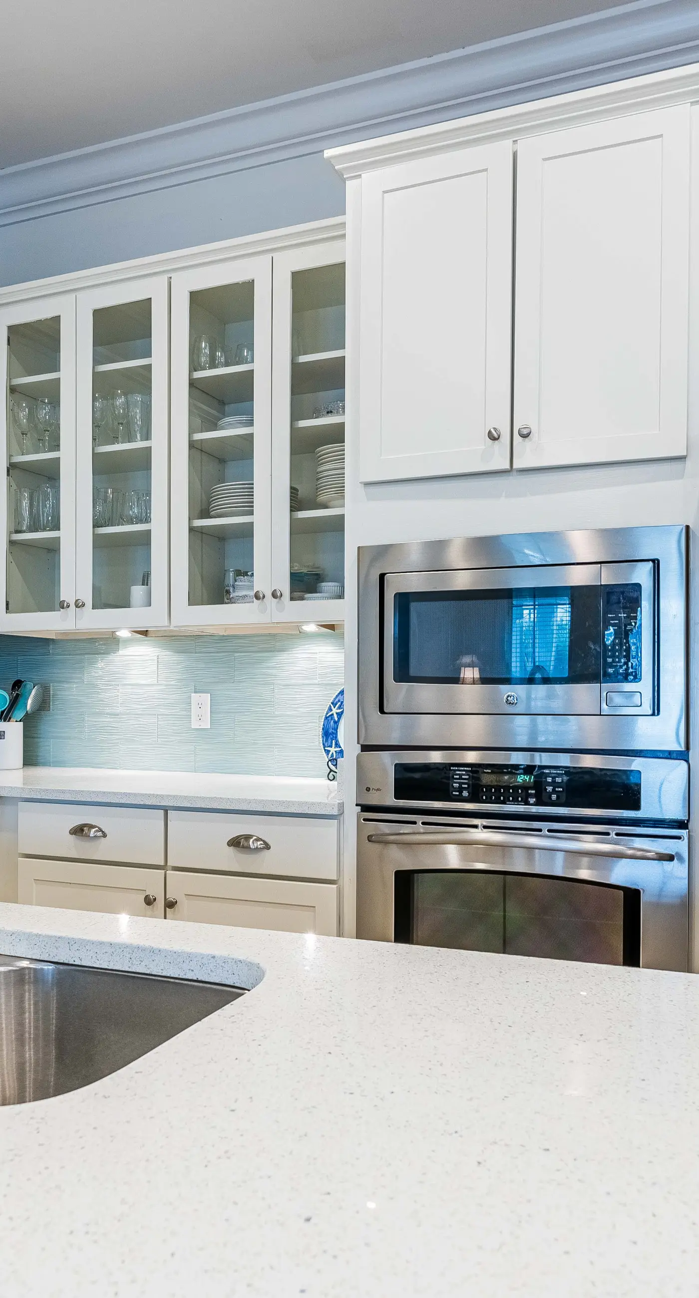 Water-view cottage on the lake near the beach with private pool, patio, W&D, AC