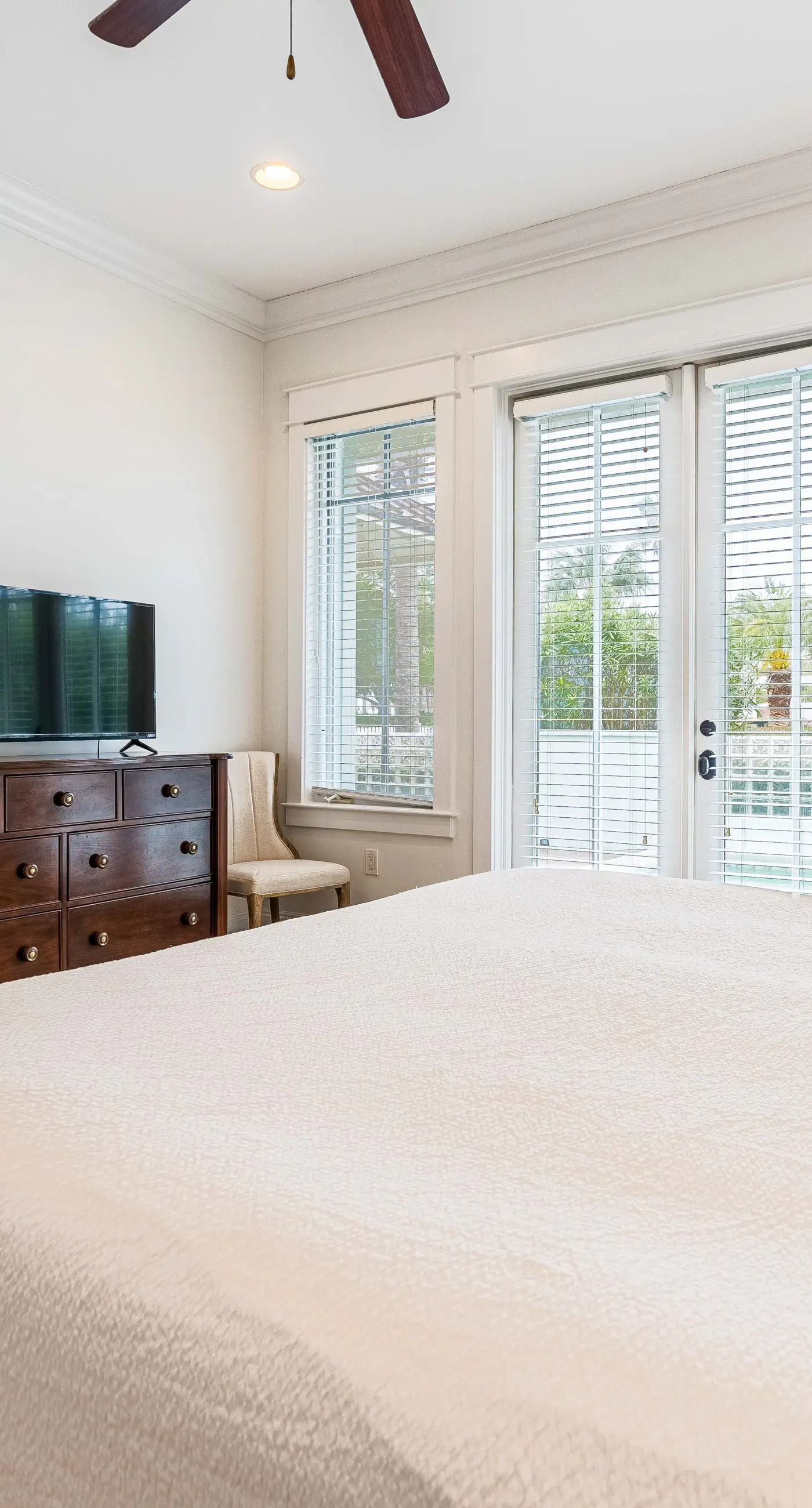 Water-view cottage on the lake near the beach with private pool, patio, W&D, AC