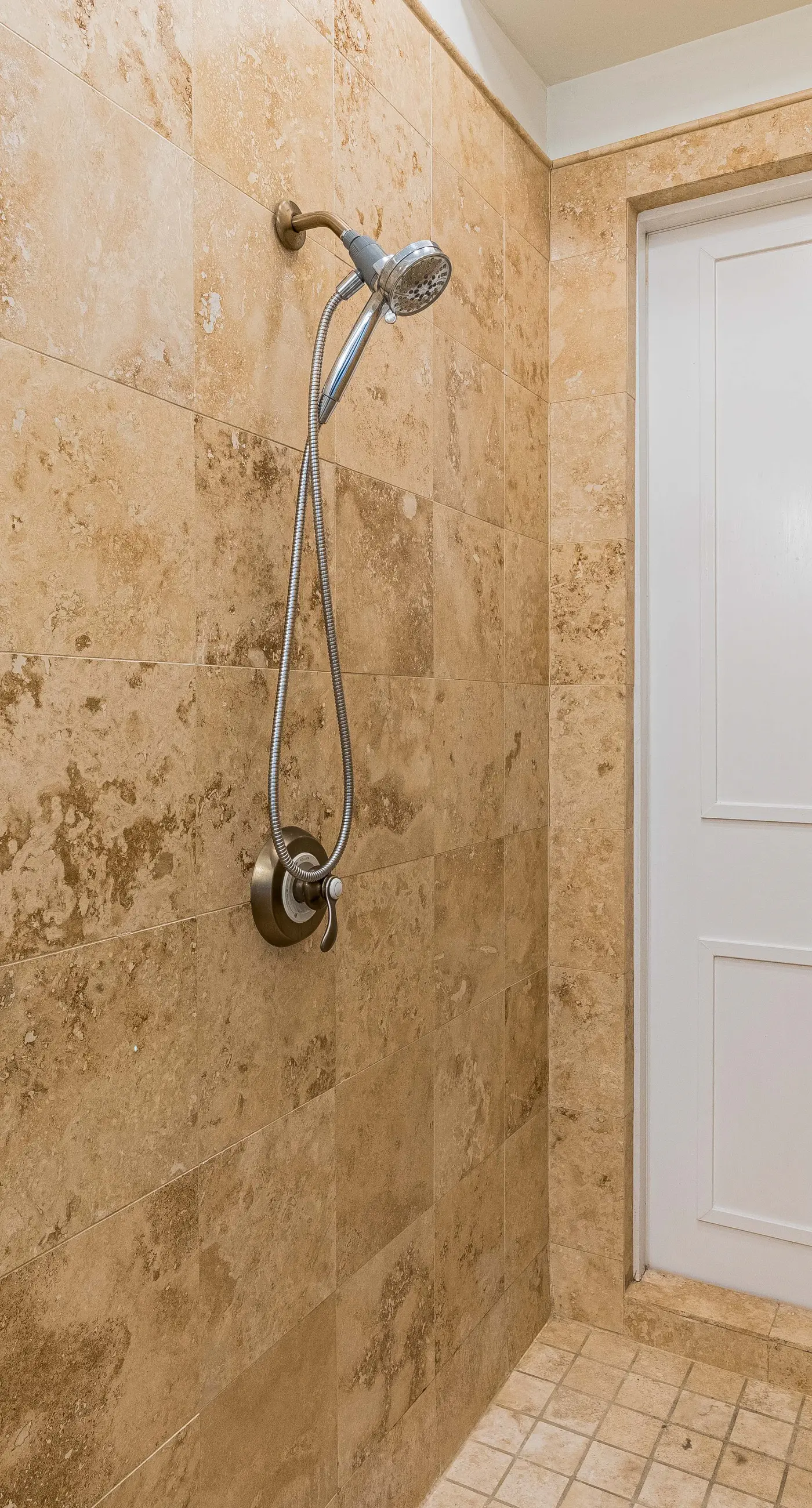 Water-view cottage on the lake near the beach with private pool, patio, W&D, AC