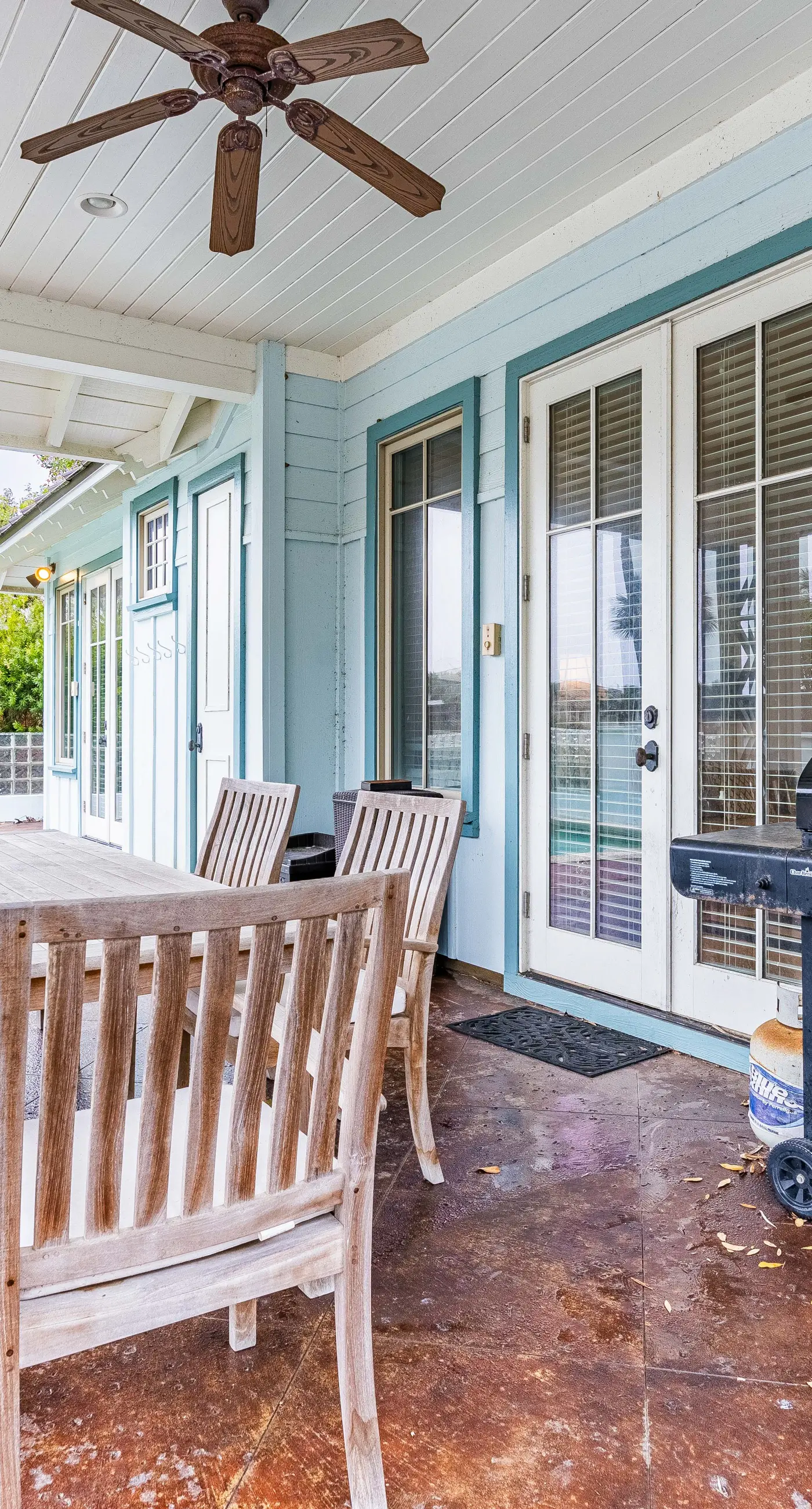 Water-view cottage on the lake near the beach with private pool, patio, W&D, AC