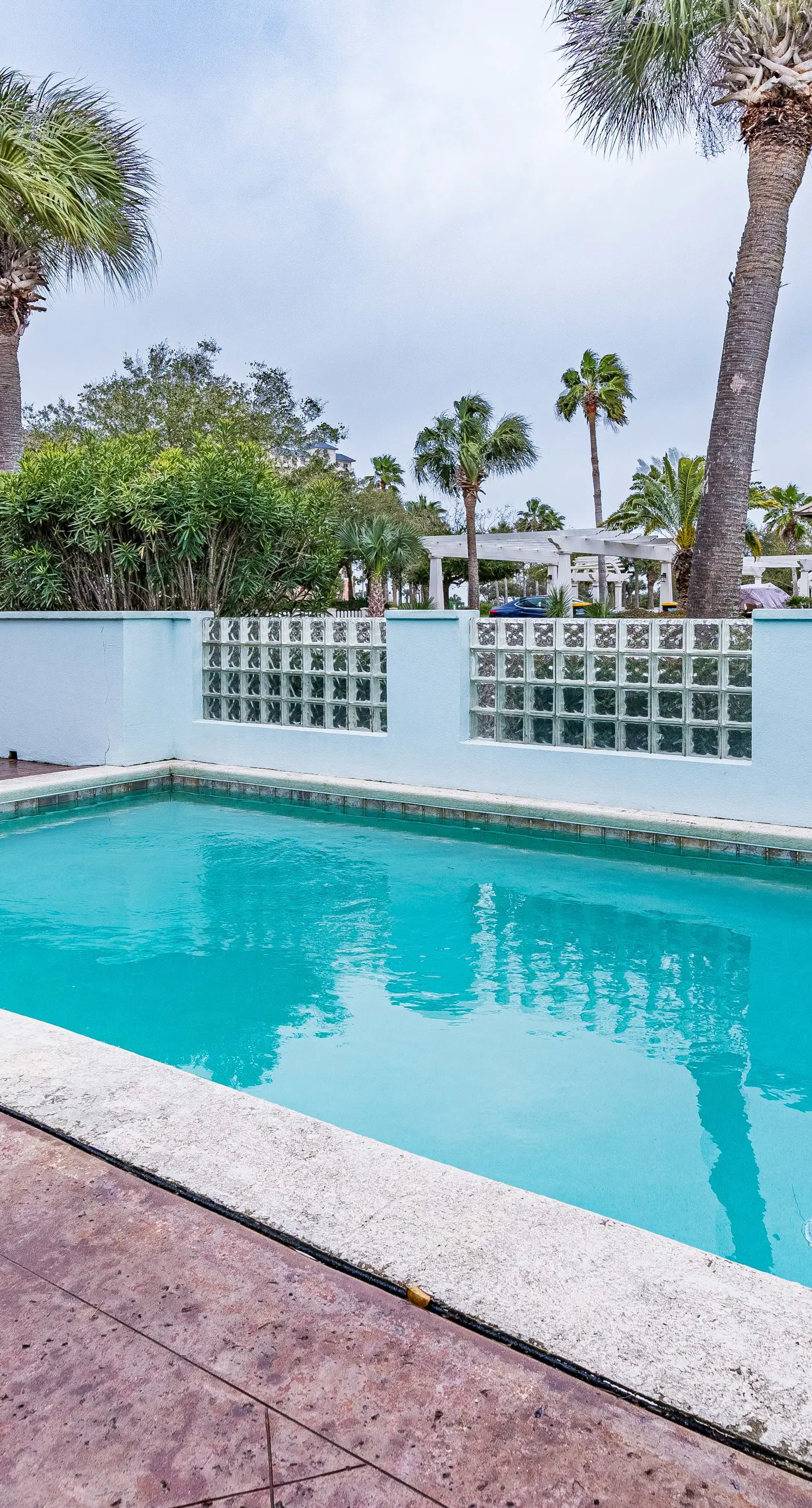 Water-view cottage on the lake near the beach with private pool, patio, W&D, AC