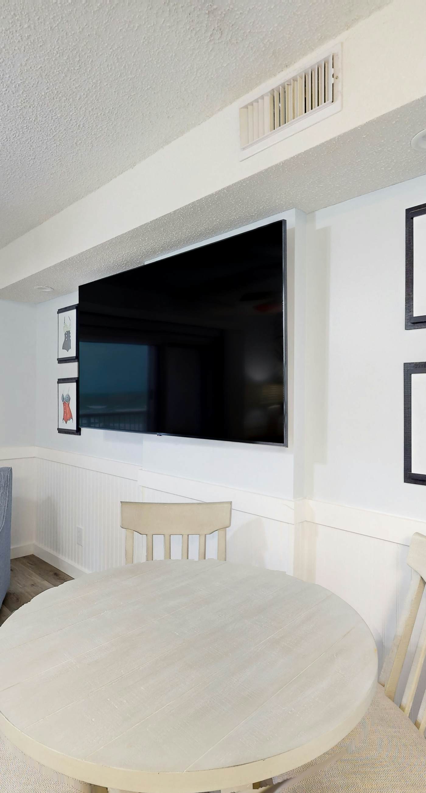 3rd-floor beachfront condo with pool, sauna, gym, hot tub, Gulf views, balcony