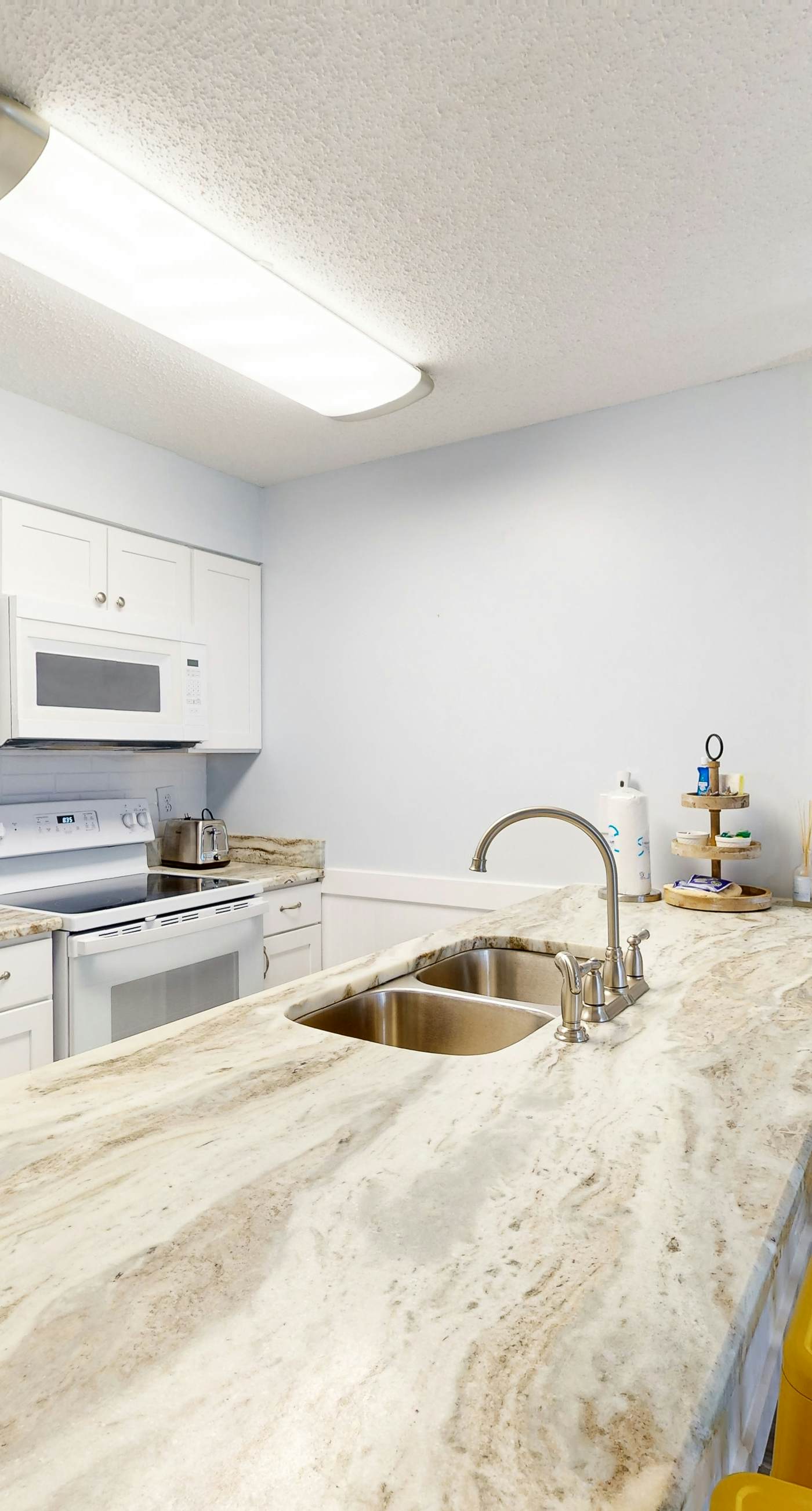 3rd-floor beachfront condo with pool, sauna, gym, hot tub, Gulf views, balcony