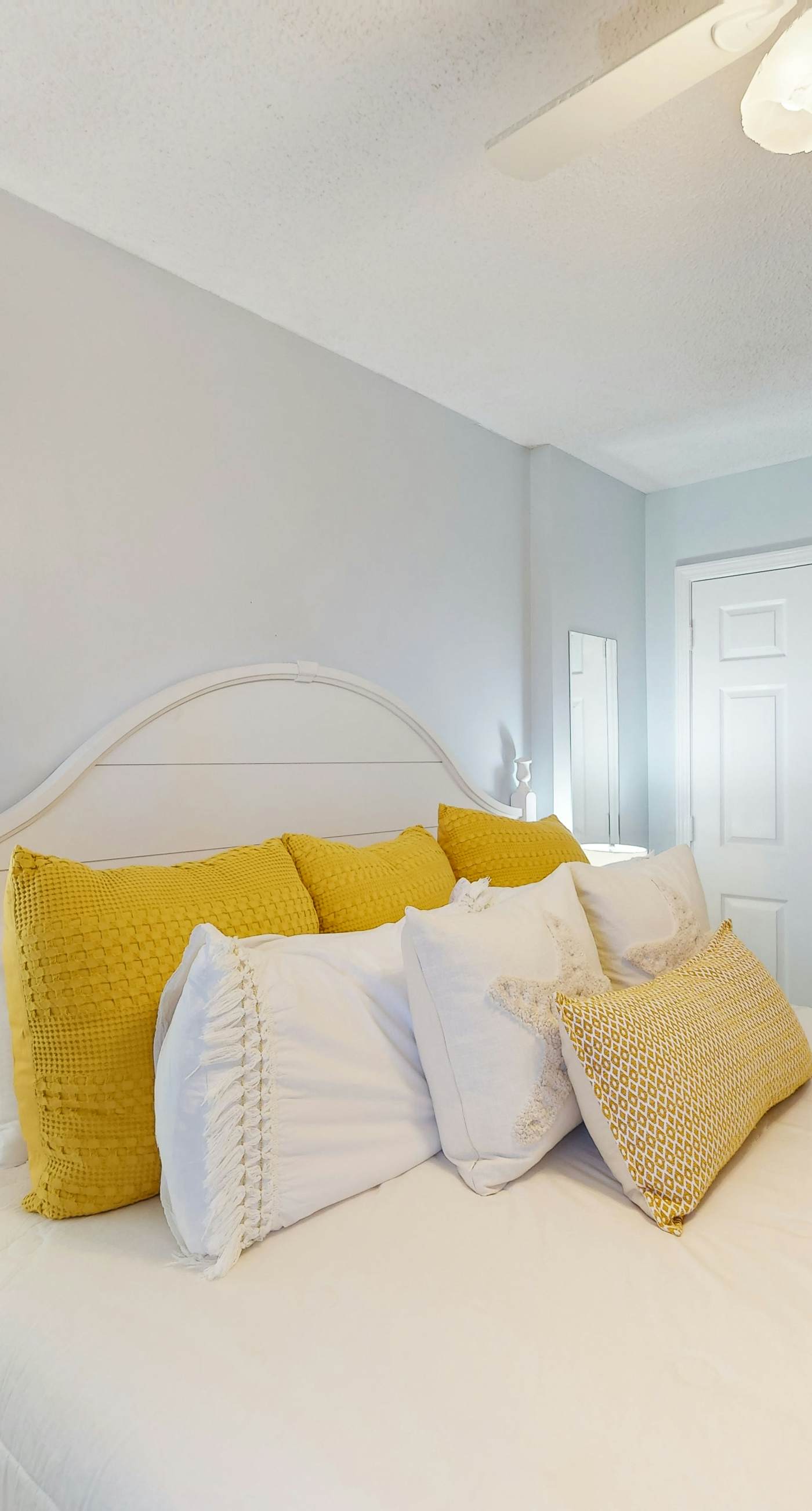 3rd-floor beachfront condo with pool, sauna, gym, hot tub, Gulf views, balcony