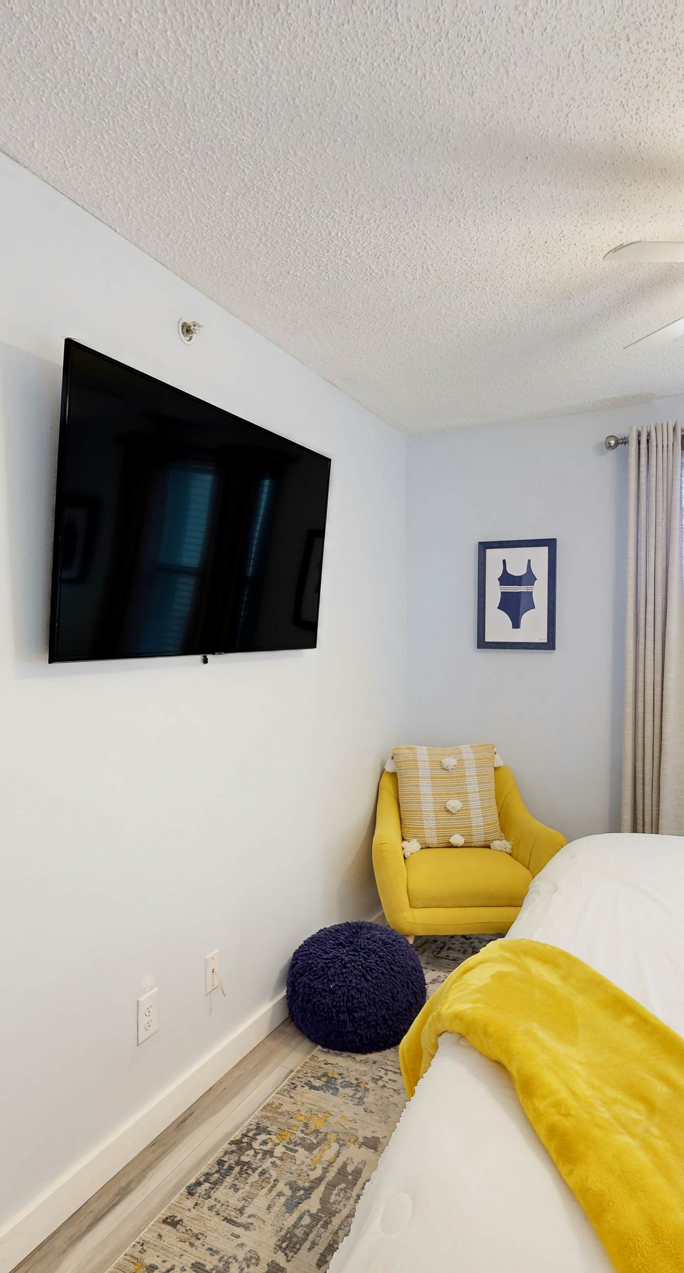 3rd-floor beachfront condo with pool, sauna, gym, hot tub, Gulf views, balcony