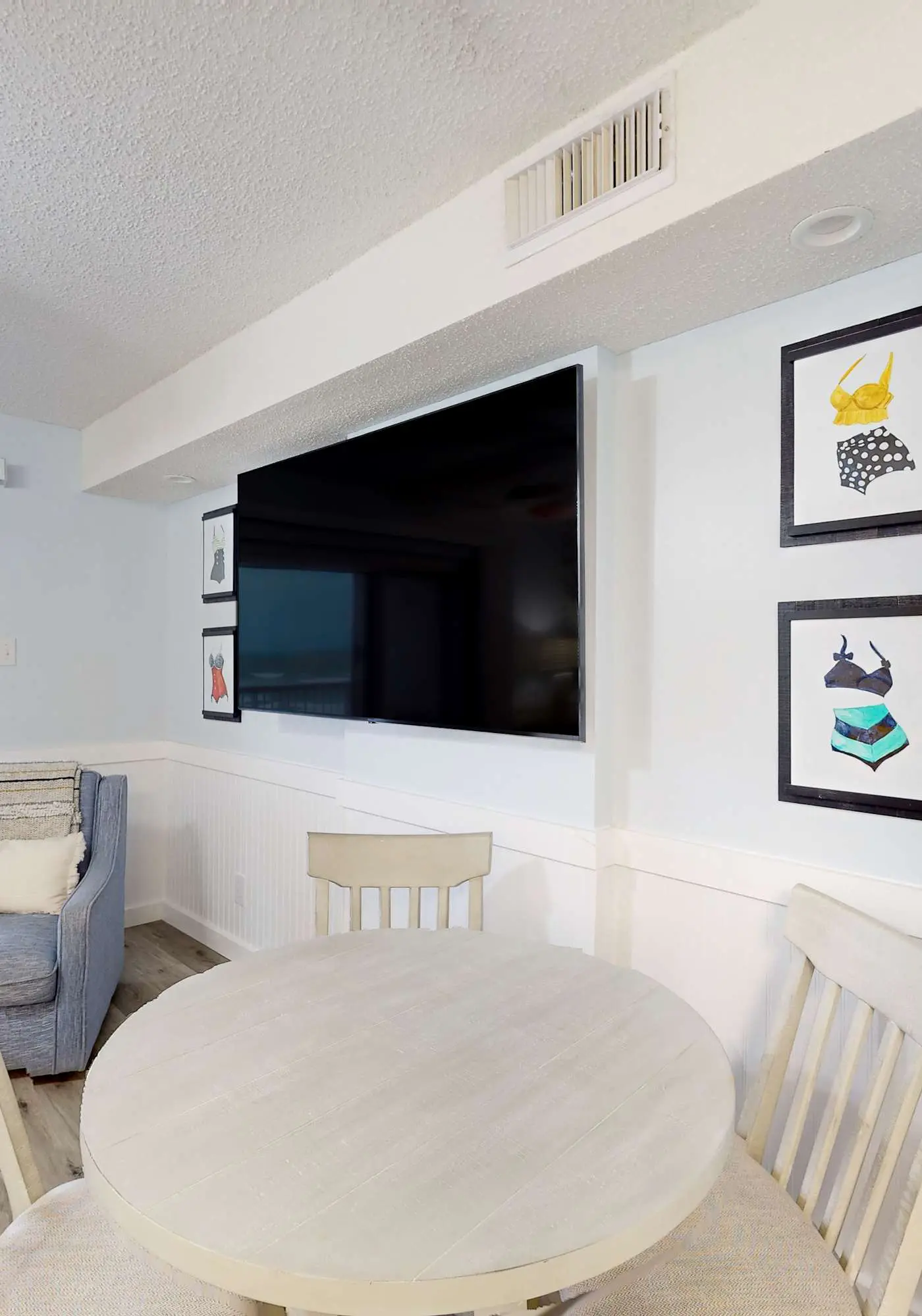 3rd-floor beachfront condo with pool, sauna, gym, hot tub, Gulf views, balcony