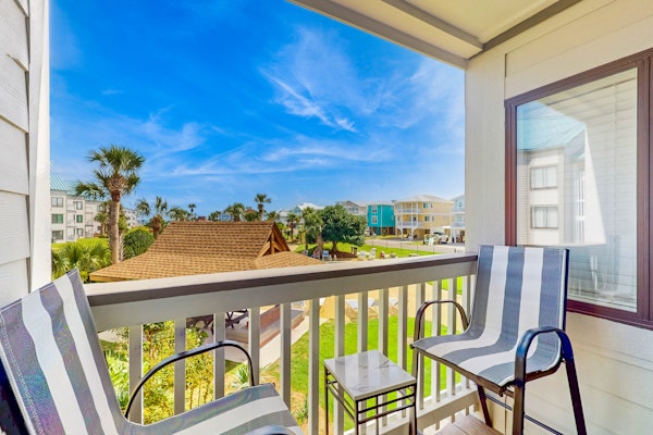 Pool view studio with onsite sauna, beach access, and pickleball courts