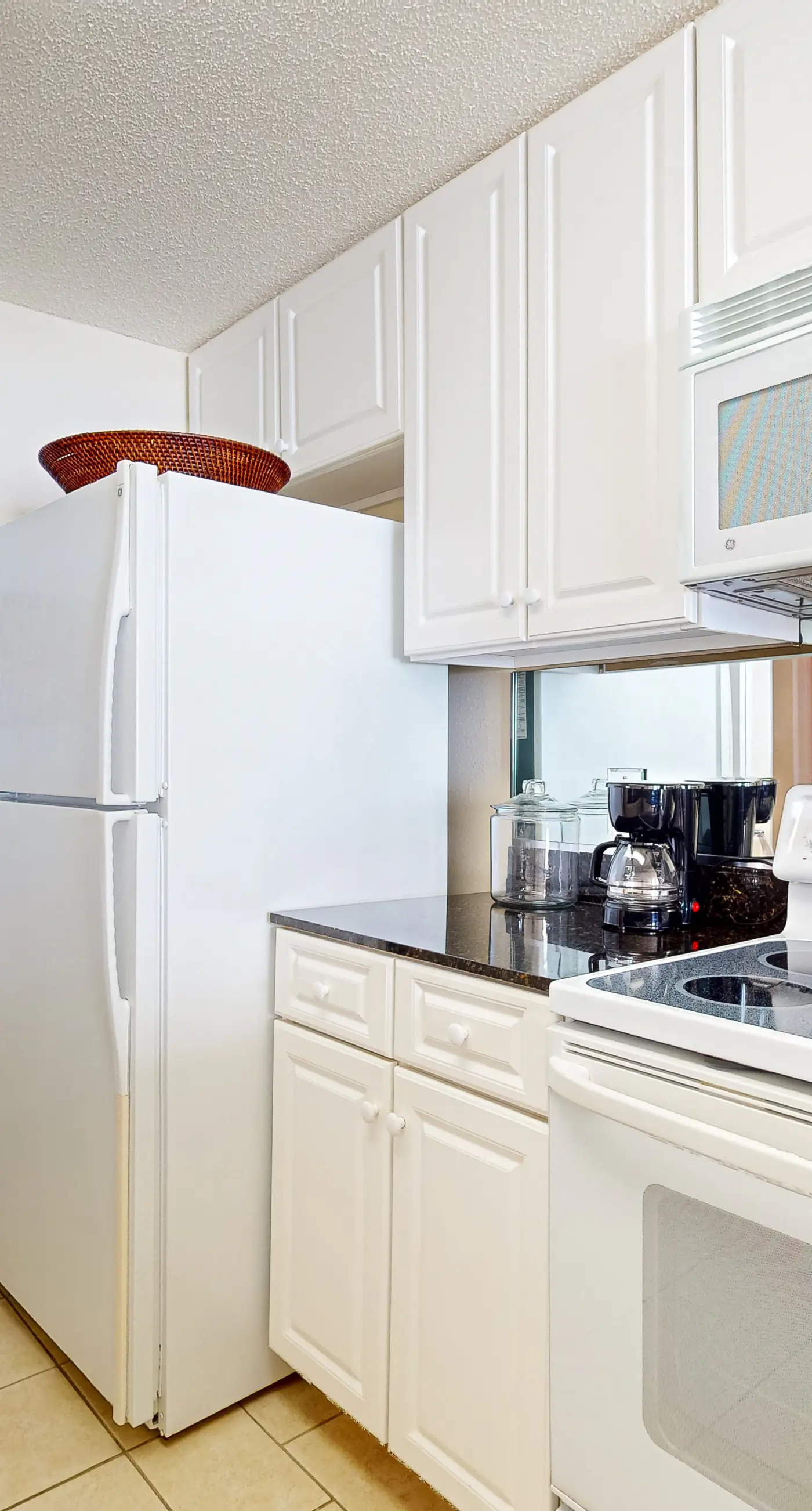 Gulf-front 10th-floor condo with beach views, sauna, gym, volleyball, pools, AC