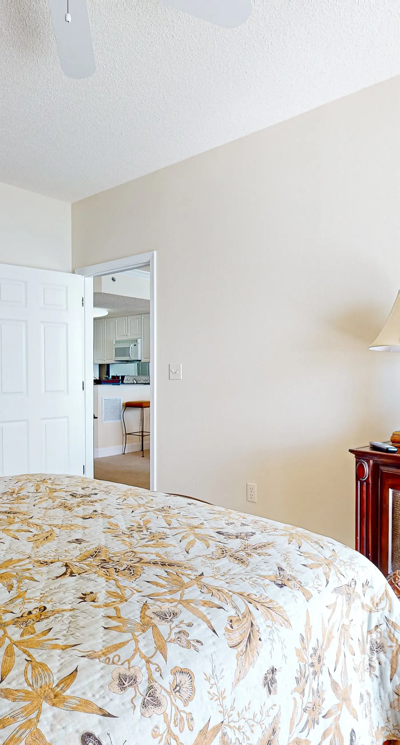 Gulf-front 10th-floor condo with beach views, sauna, gym, volleyball, pools, AC