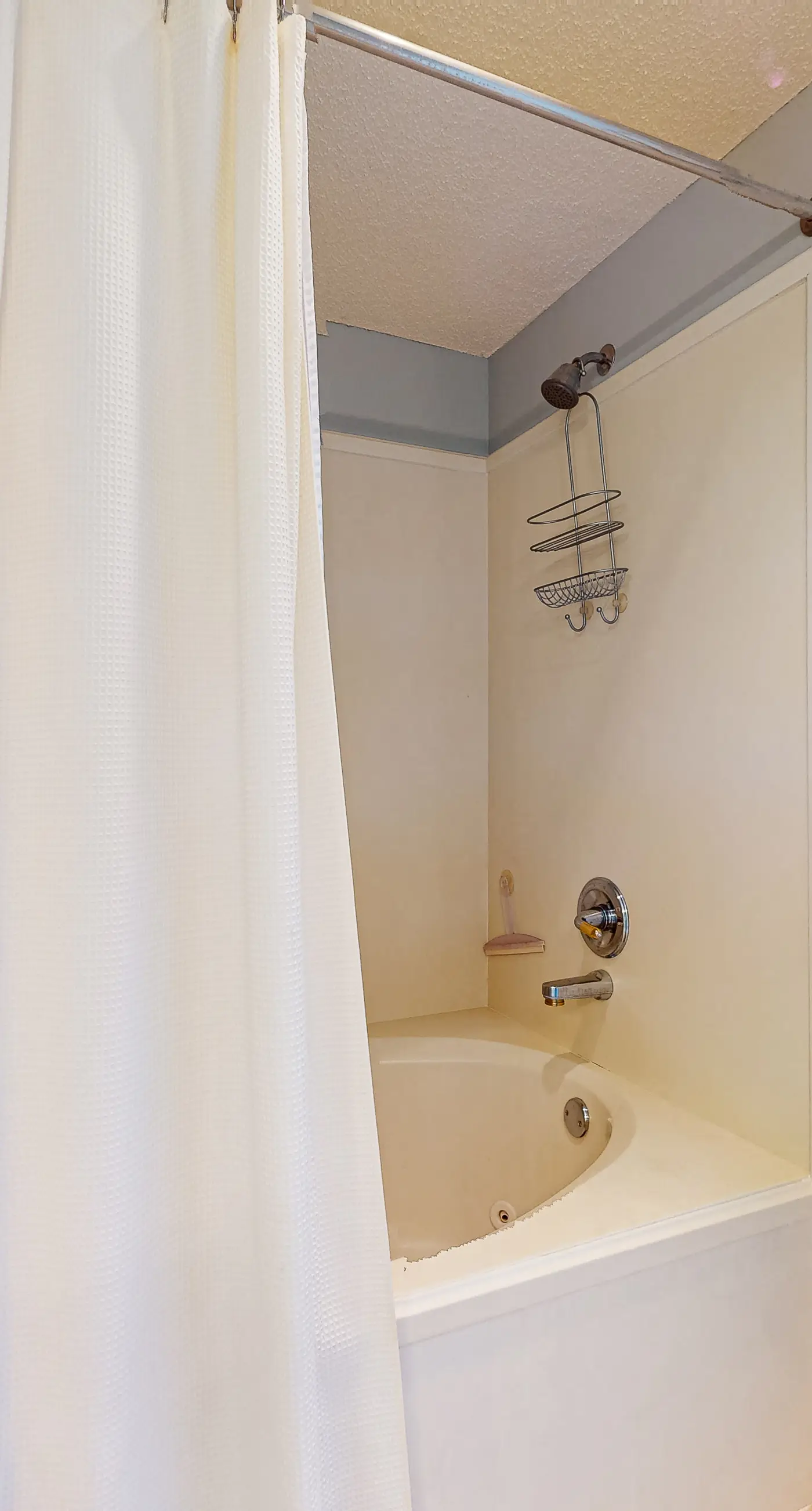 Gulf-front 10th-floor condo with beach views, sauna, gym, volleyball, pools, AC