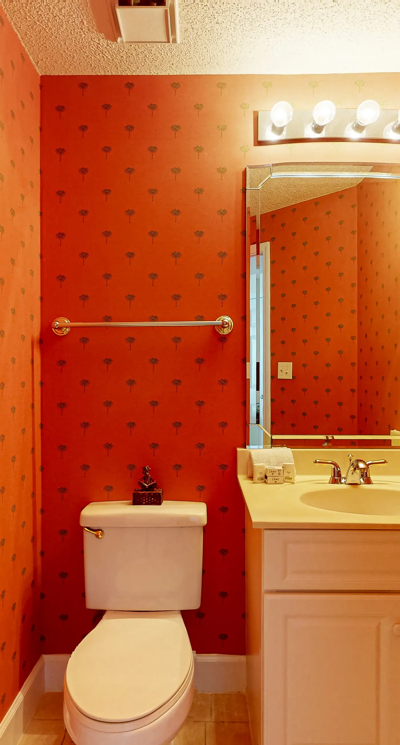 Gulf-front 10th-floor condo with beach views, sauna, gym, volleyball, pools, AC