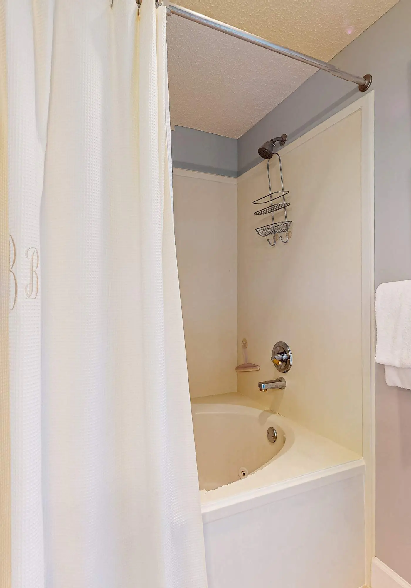 Gulf-front 10th-floor condo with beach views, sauna, gym, volleyball, pools, AC
