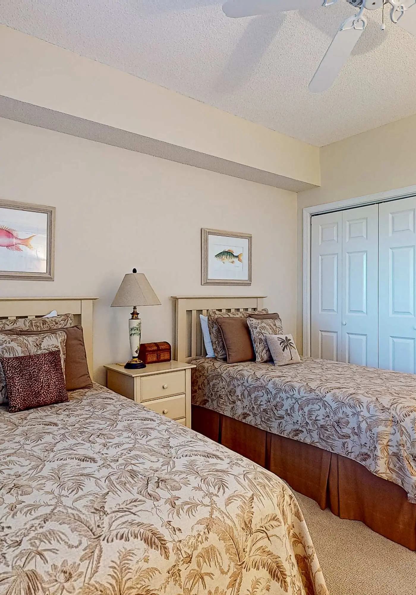Gulf-front 10th-floor condo with beach views, sauna, gym, volleyball, pools, AC