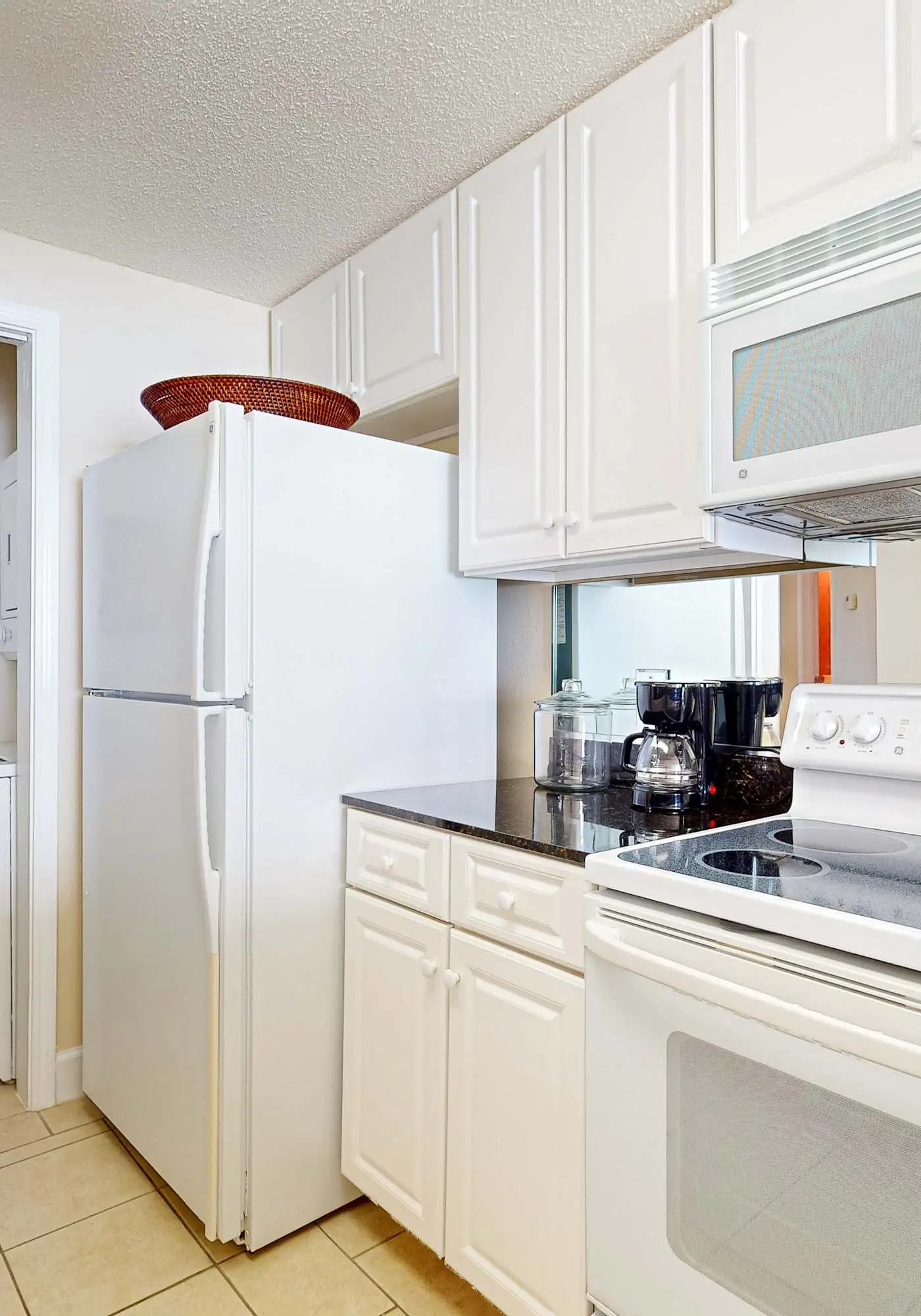 Gulf-front 10th-floor condo with beach views, sauna, gym, volleyball, pools, AC