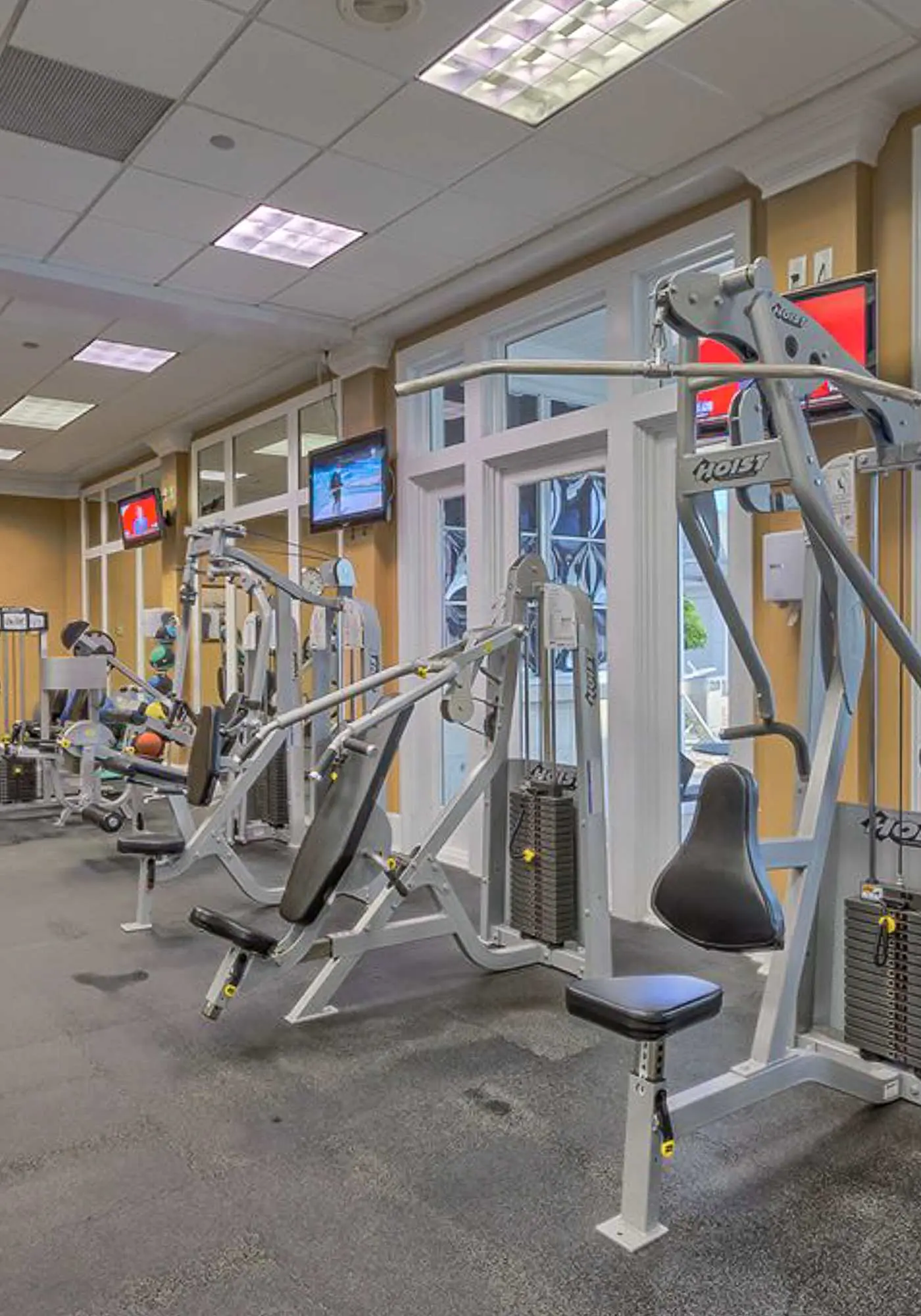Gulf-front 10th-floor condo with beach views, sauna, gym, volleyball, pools, AC