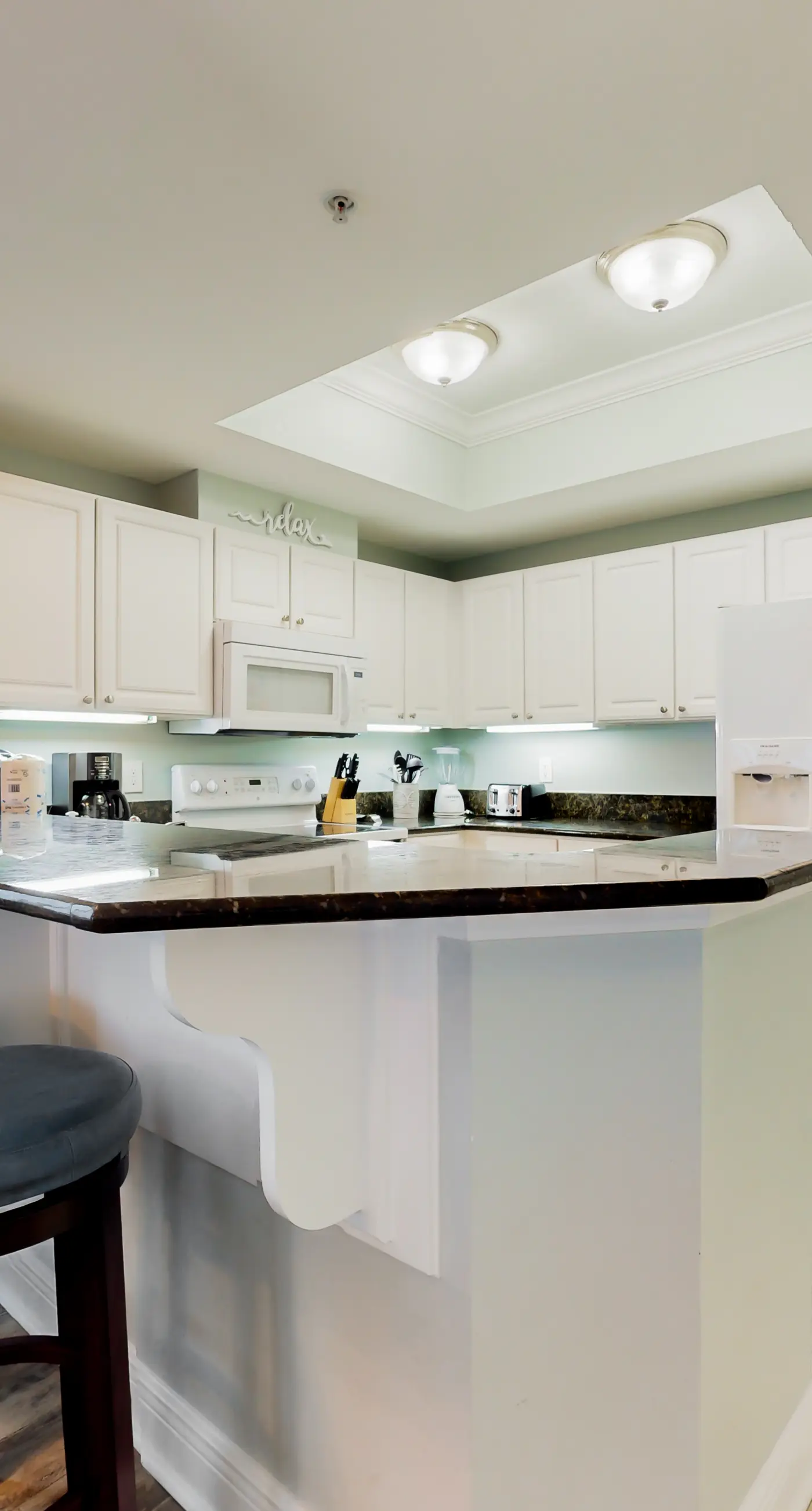 Gorgeous Gulf view condo with indoor,outdoor pools, hot tubs, gym, & balconies