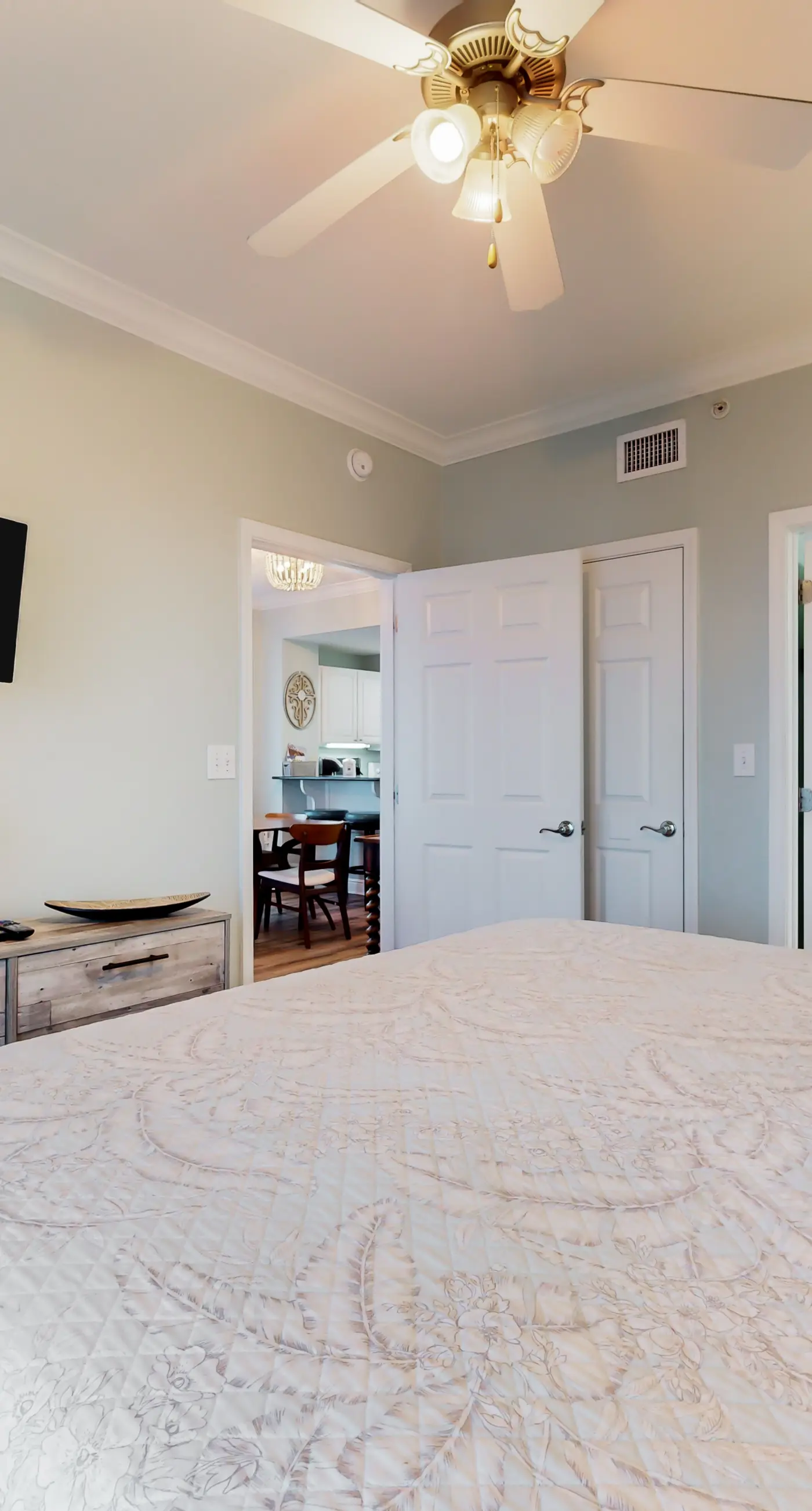 Gorgeous Gulf view condo with indoor,outdoor pools, hot tubs, gym, & balconies