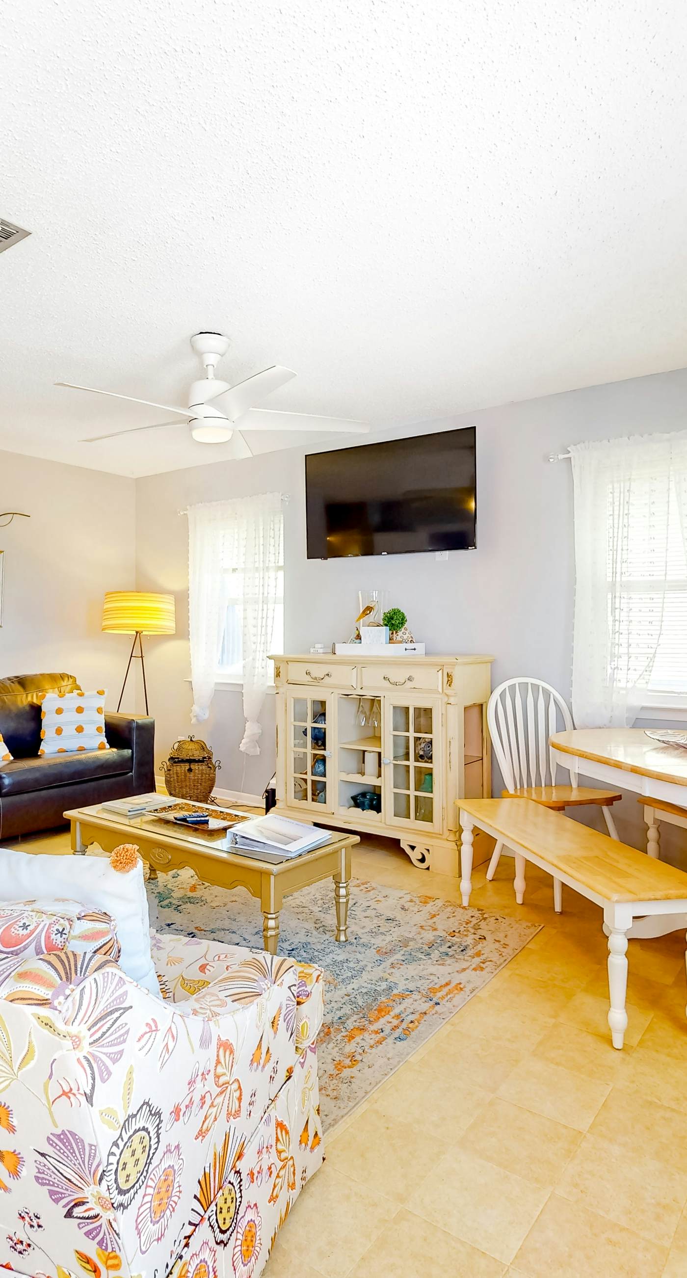 Dog-friendly duplex with a full kitchen, furnished deck, beach gear, & AC