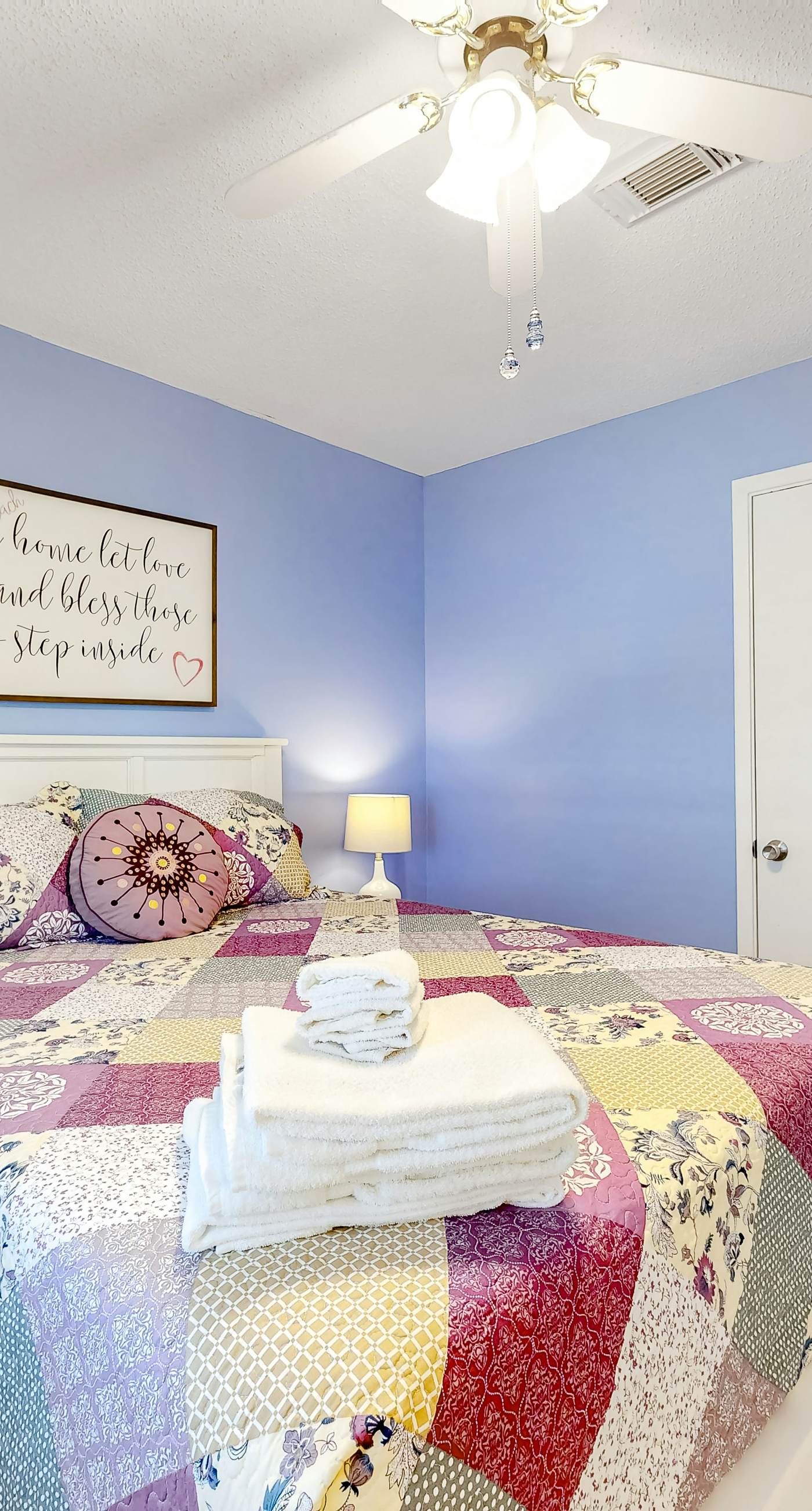 Dog-friendly duplex with a full kitchen, furnished deck, beach gear, & AC