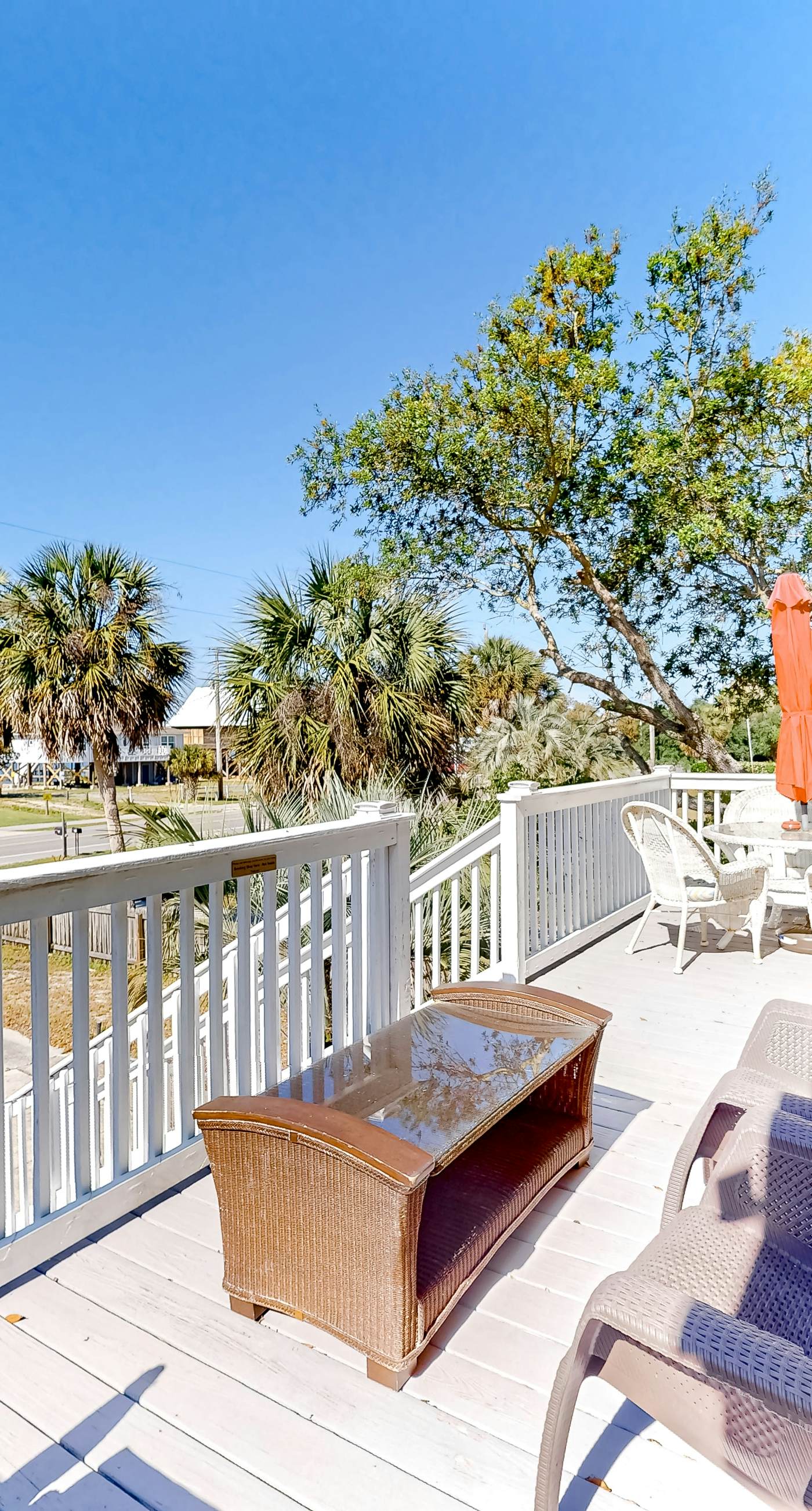 Dog-friendly duplex with a full kitchen, furnished deck, beach gear, & AC