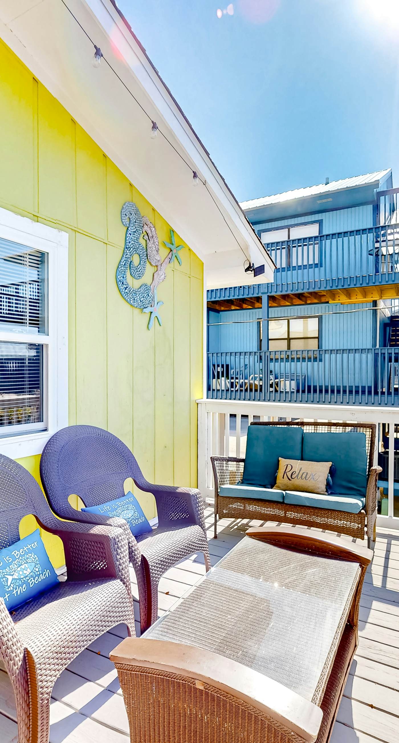 Dog-friendly duplex with a full kitchen, furnished deck, beach gear, & AC