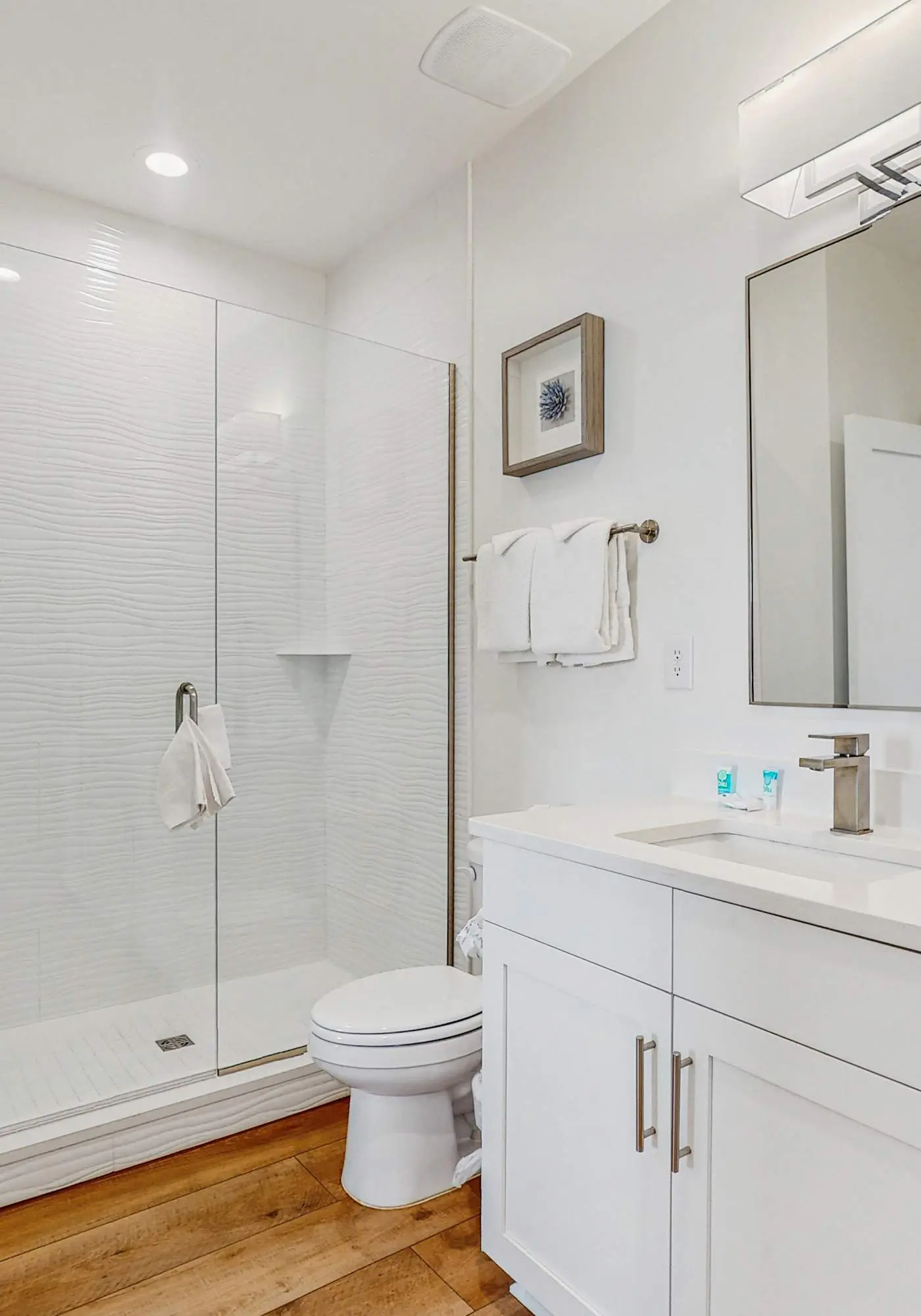 Brillant cottage near beach with shared pool, balcony, and washer & dryer