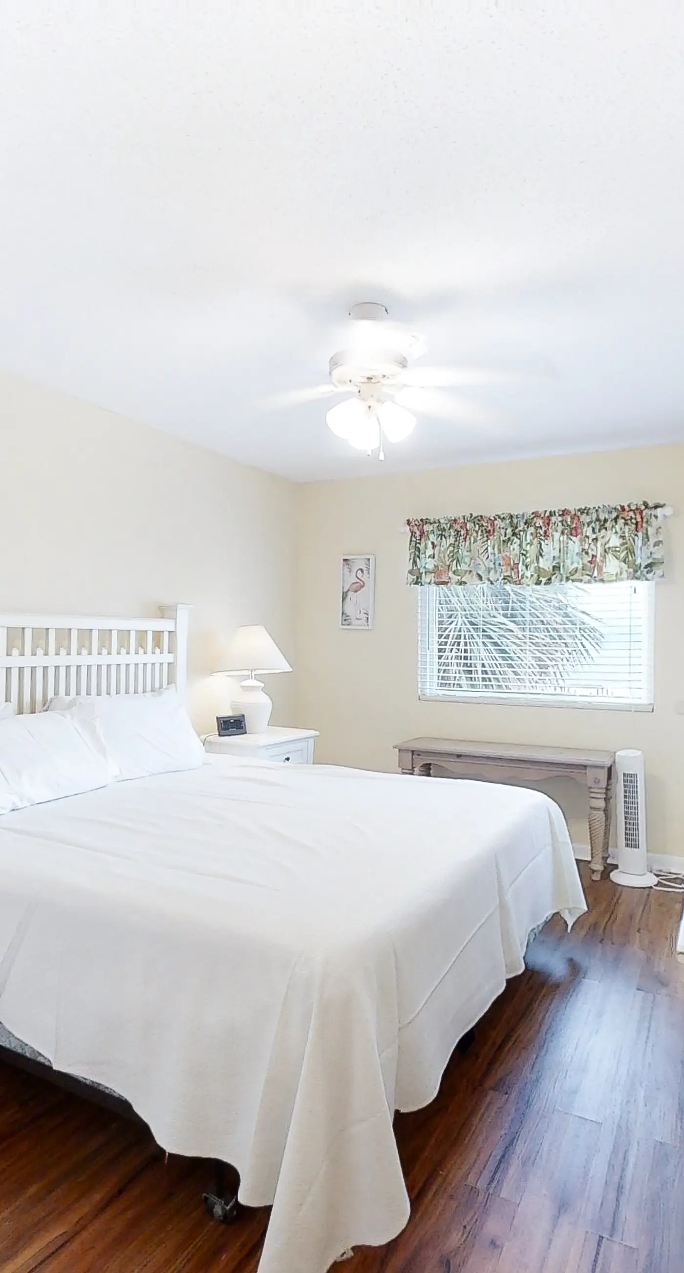 Sunny gulf-front condo with private balcony, shared outdoor pool, great views