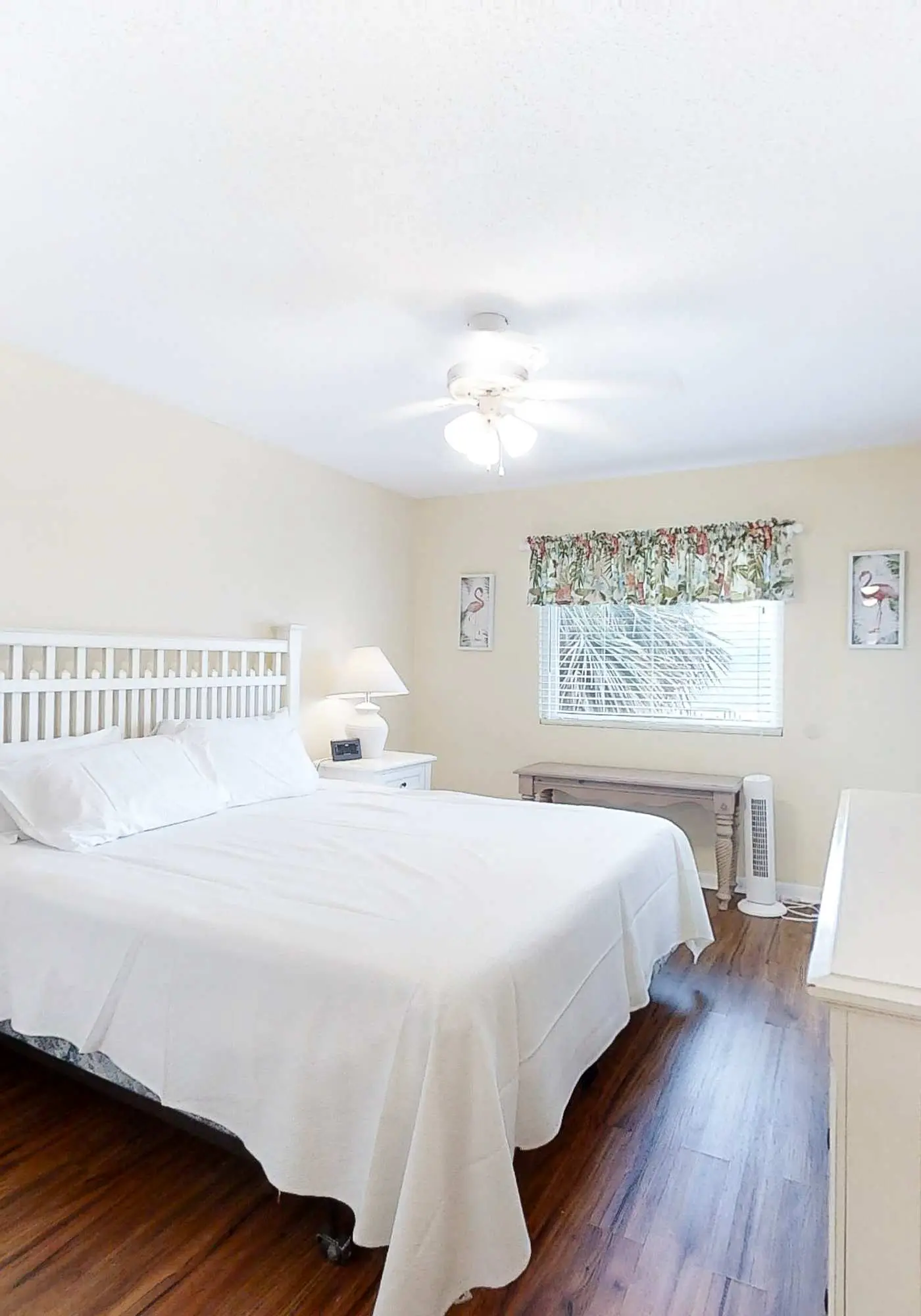 Sunny gulf-front condo with private balcony, shared outdoor pool, great views