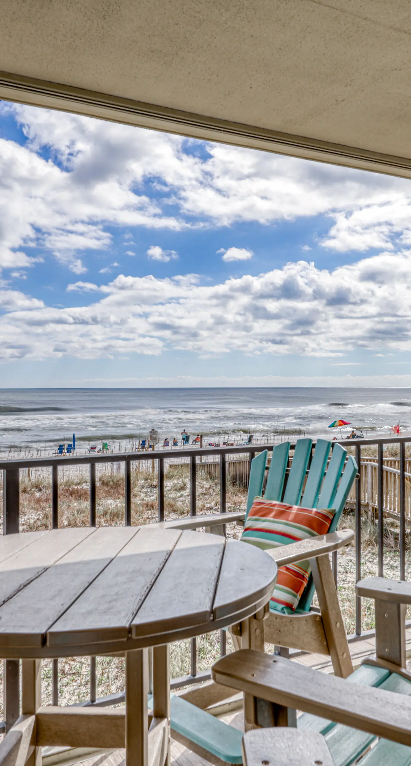 Gulf front condo with beach views, pools & free WiFi