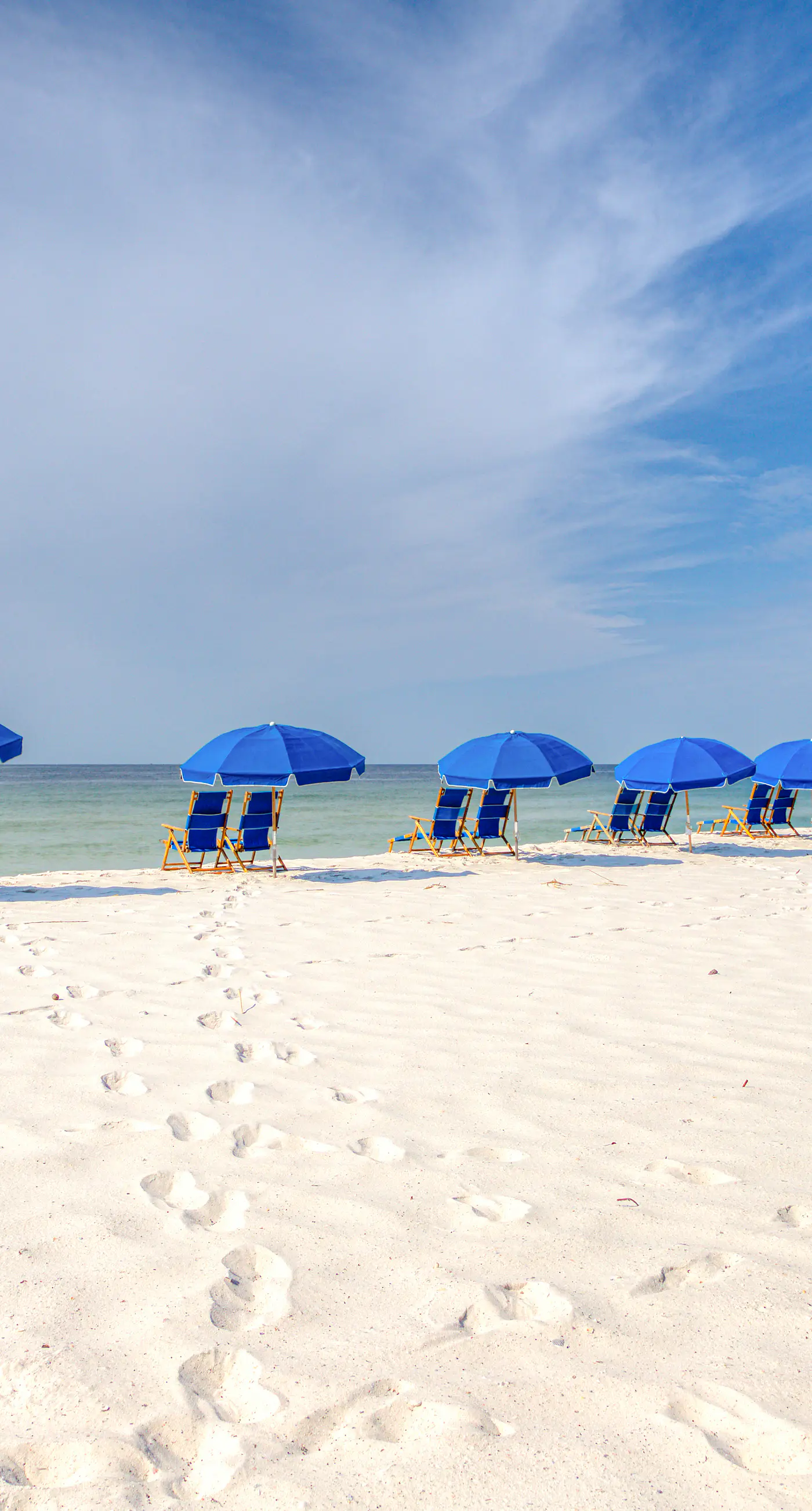 Gulf front condo with beach views, pools & free WiFi