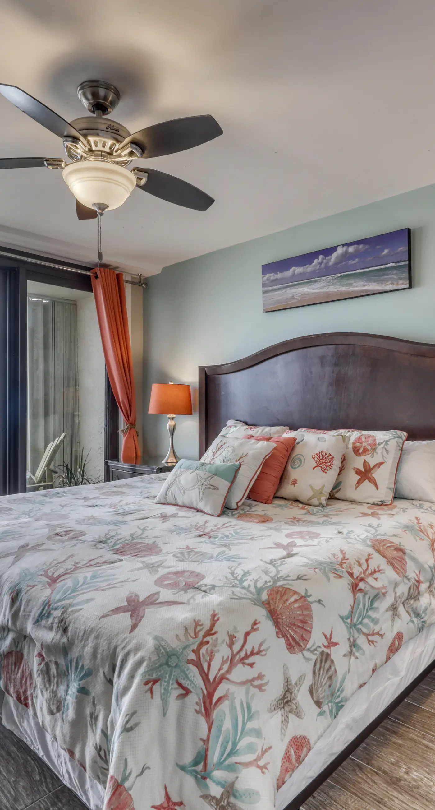 Gulf front condo with beach views, pools & free WiFi