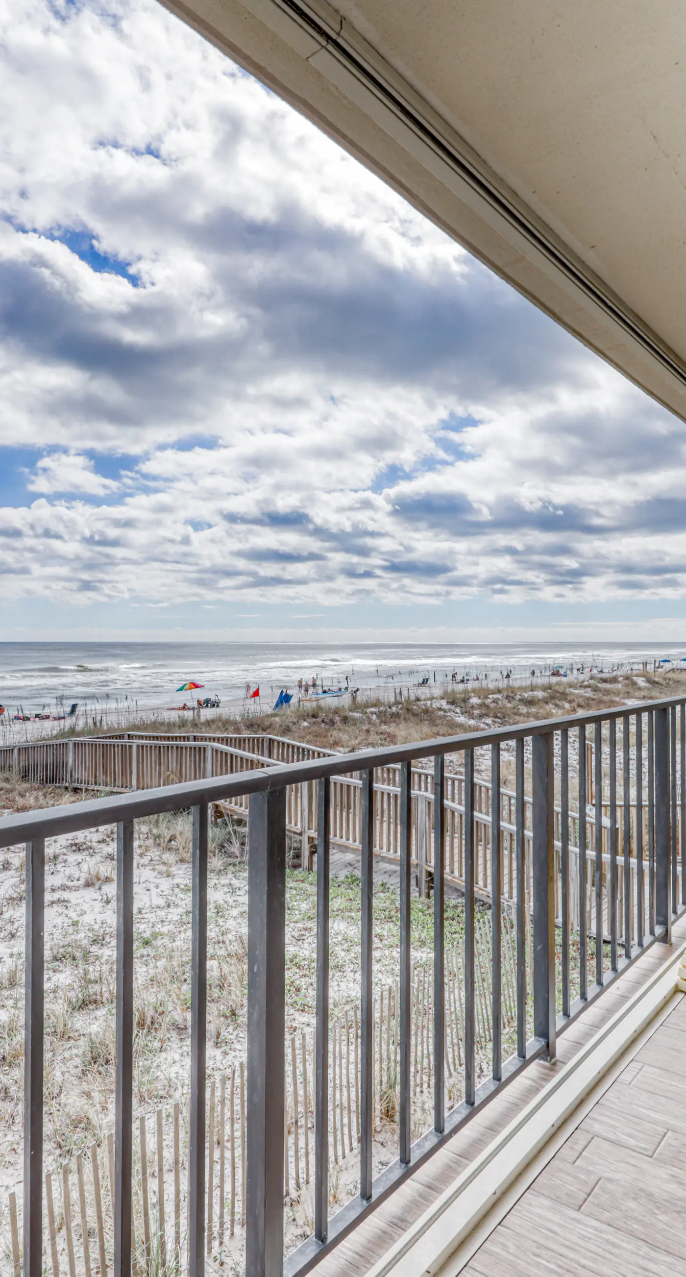 Gulf front condo with beach views, pools & free WiFi
