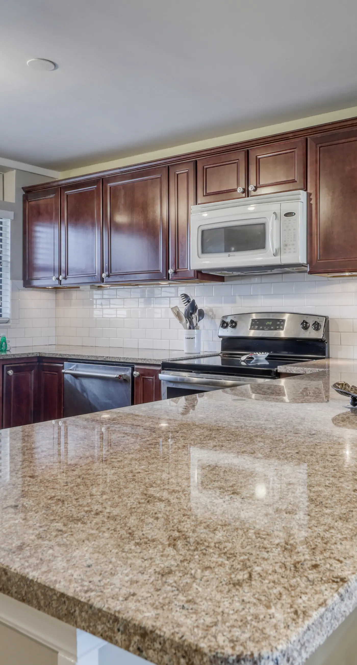 Gulf front condo with beach views, pools & free WiFi