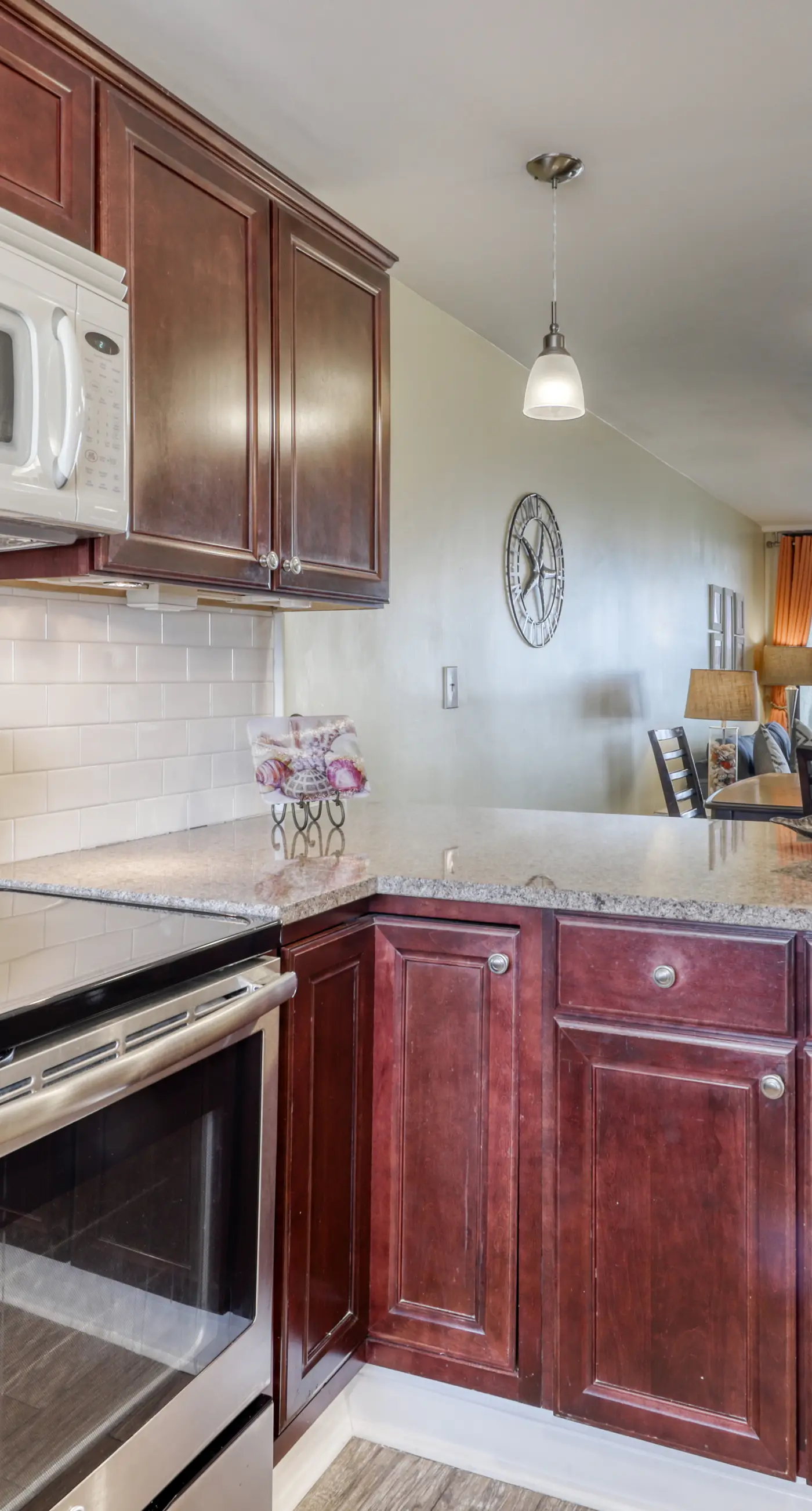 Gulf front condo with beach views, pools & free WiFi