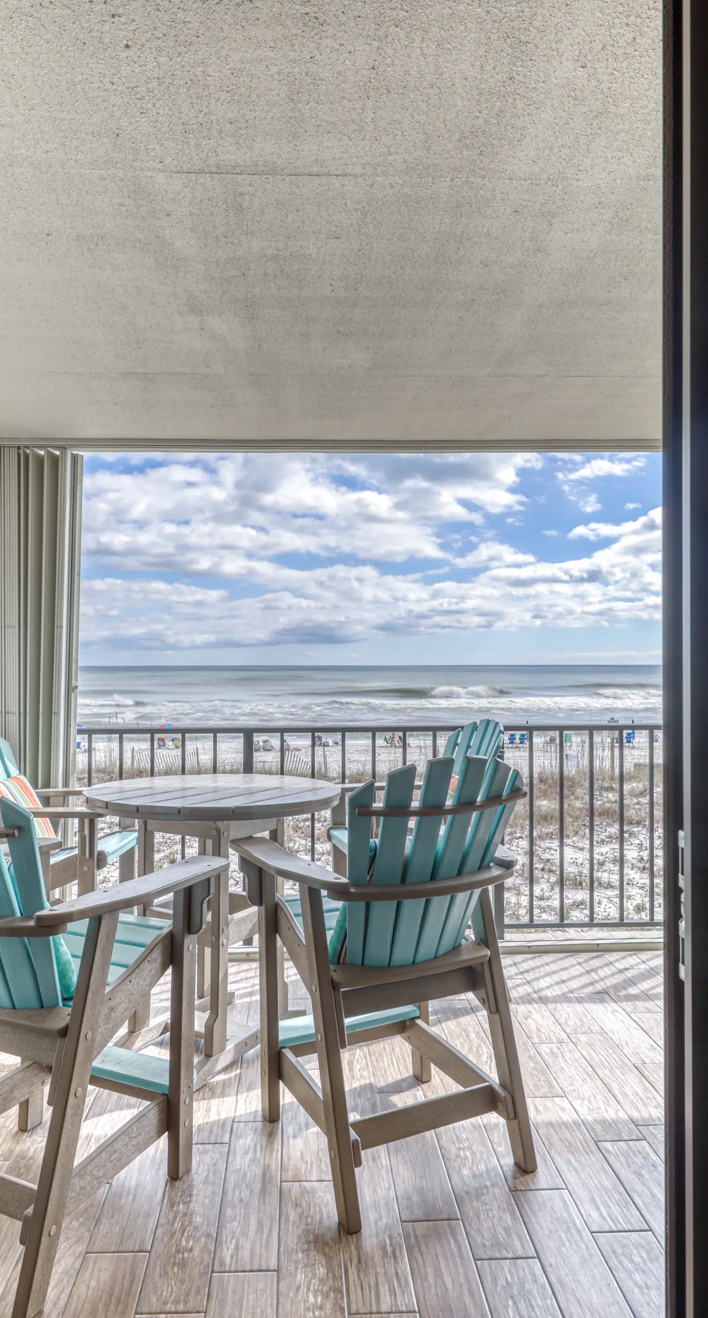 Gulf front condo with beach views, pools & free WiFi