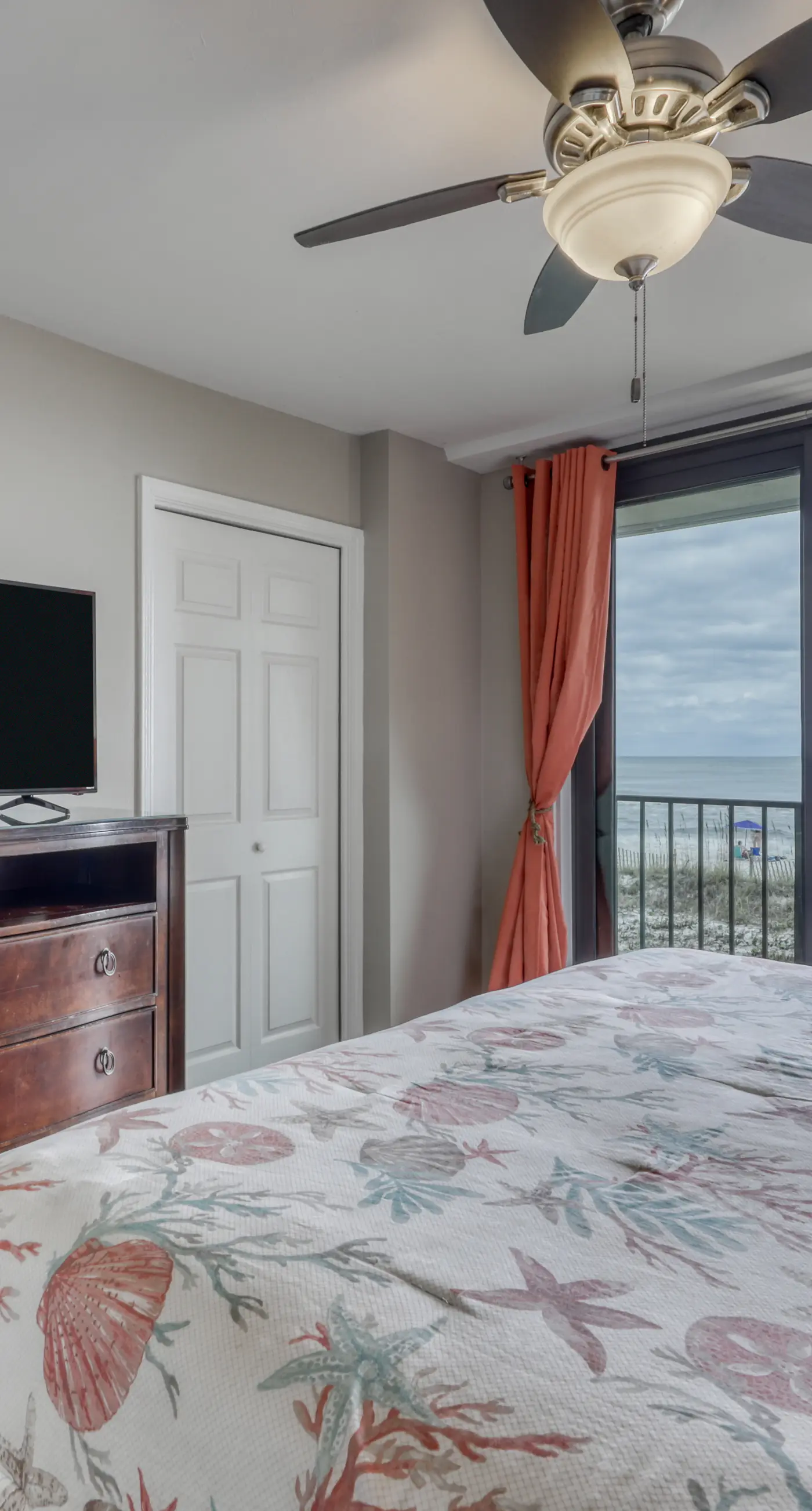 Gulf front condo with beach views, pools & free WiFi