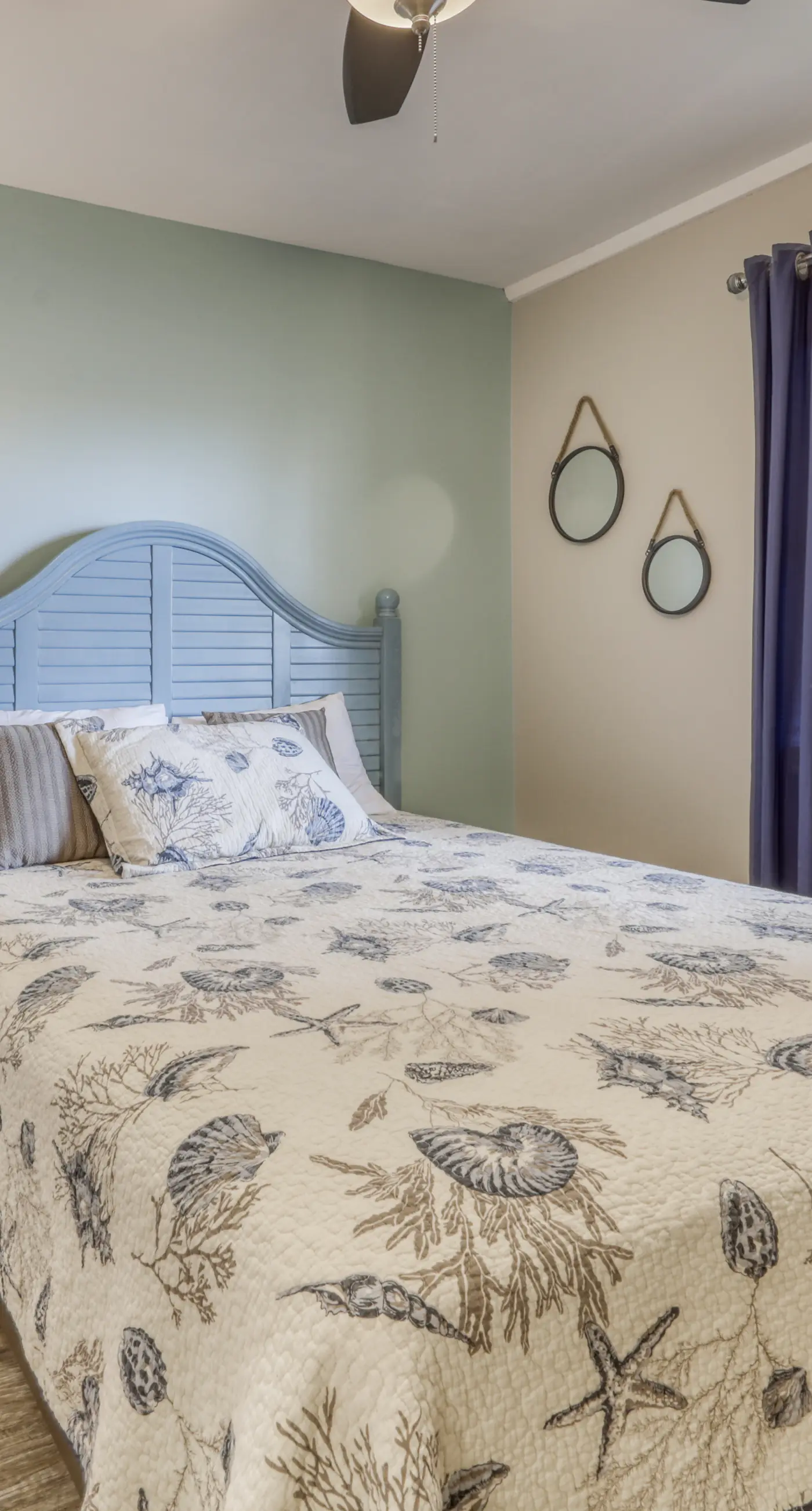 Gulf front condo with beach views, pools & free WiFi