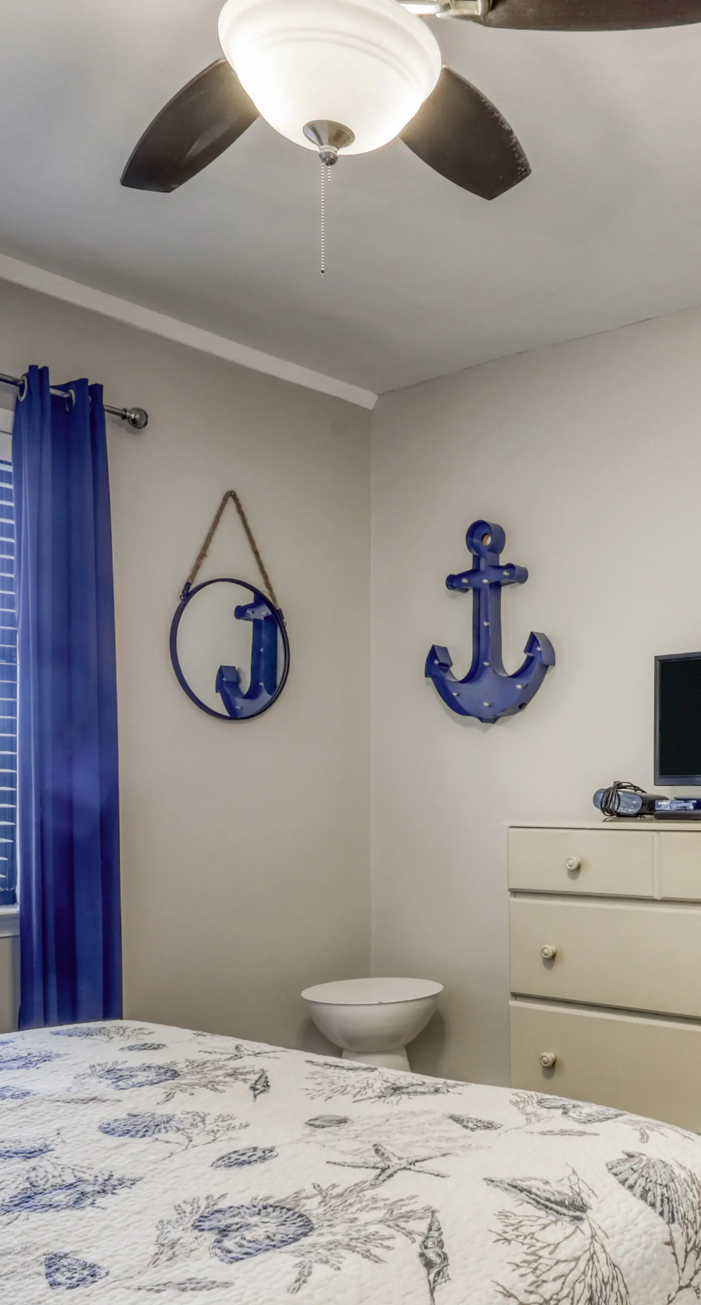 Gulf front condo with beach views, pools & free WiFi