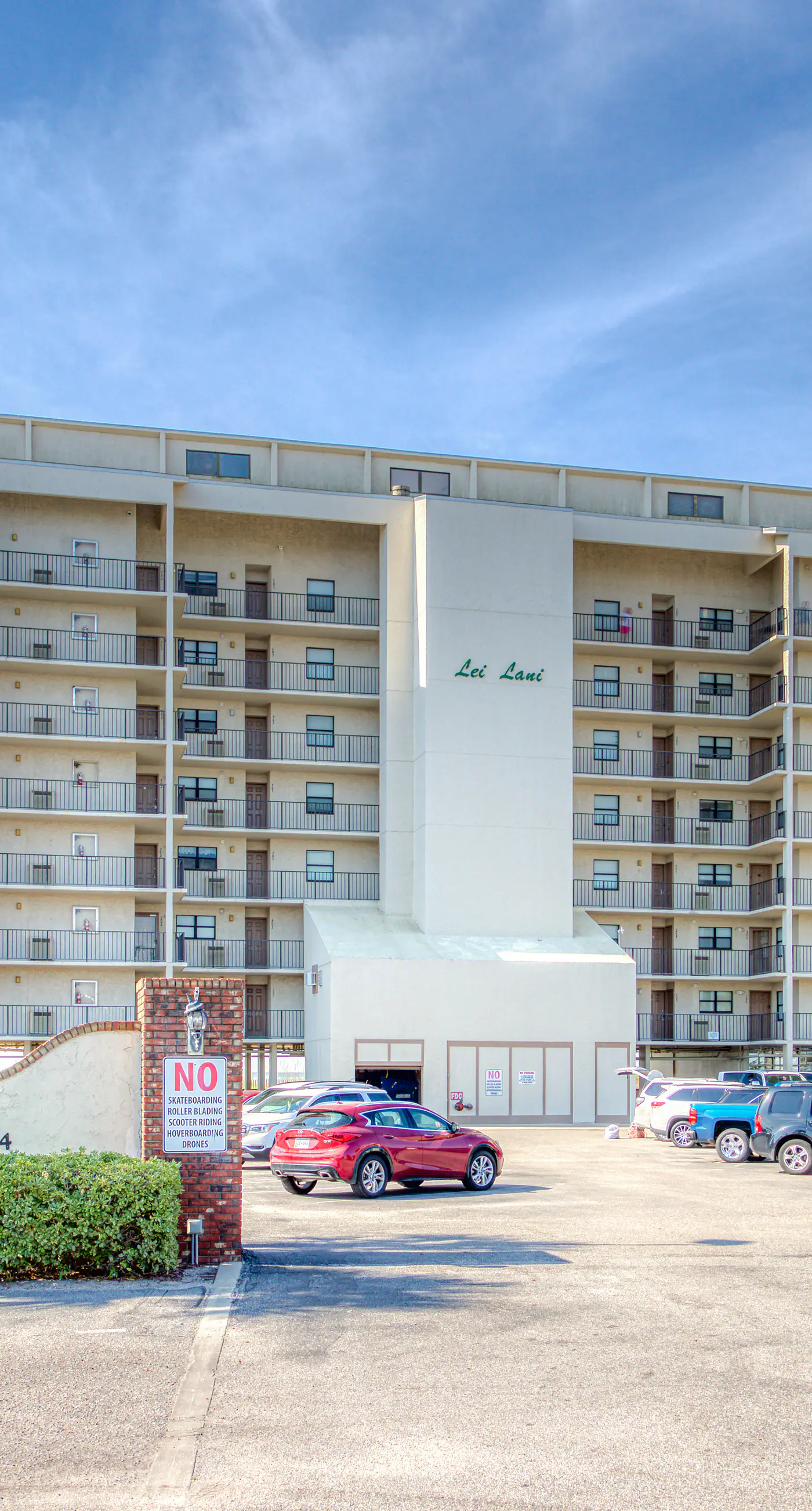 Gulf front condo with beach views, pools & free WiFi