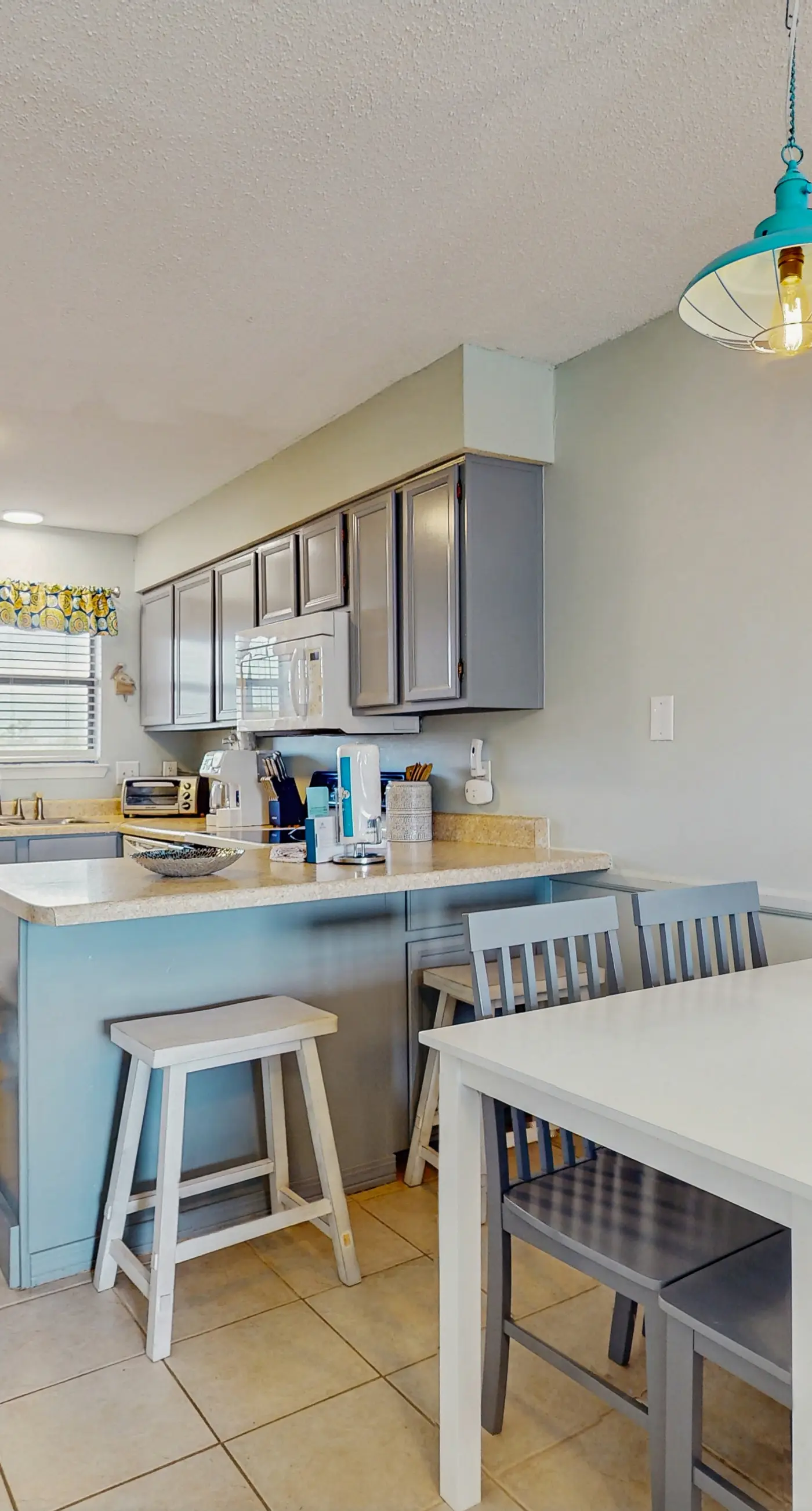 Beachview condo with community pools, grills, and internet