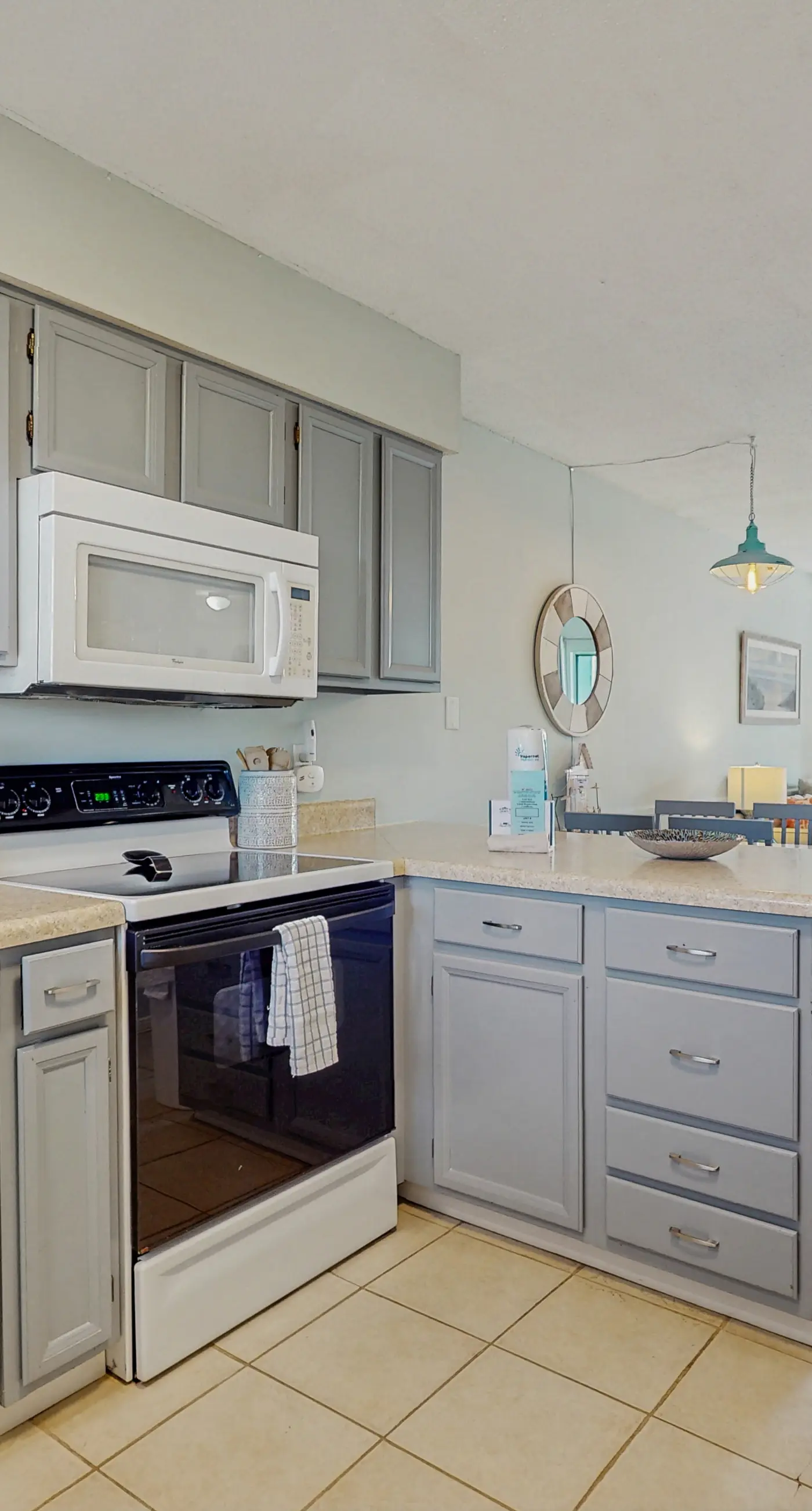 Beachview condo with community pools, grills, and internet