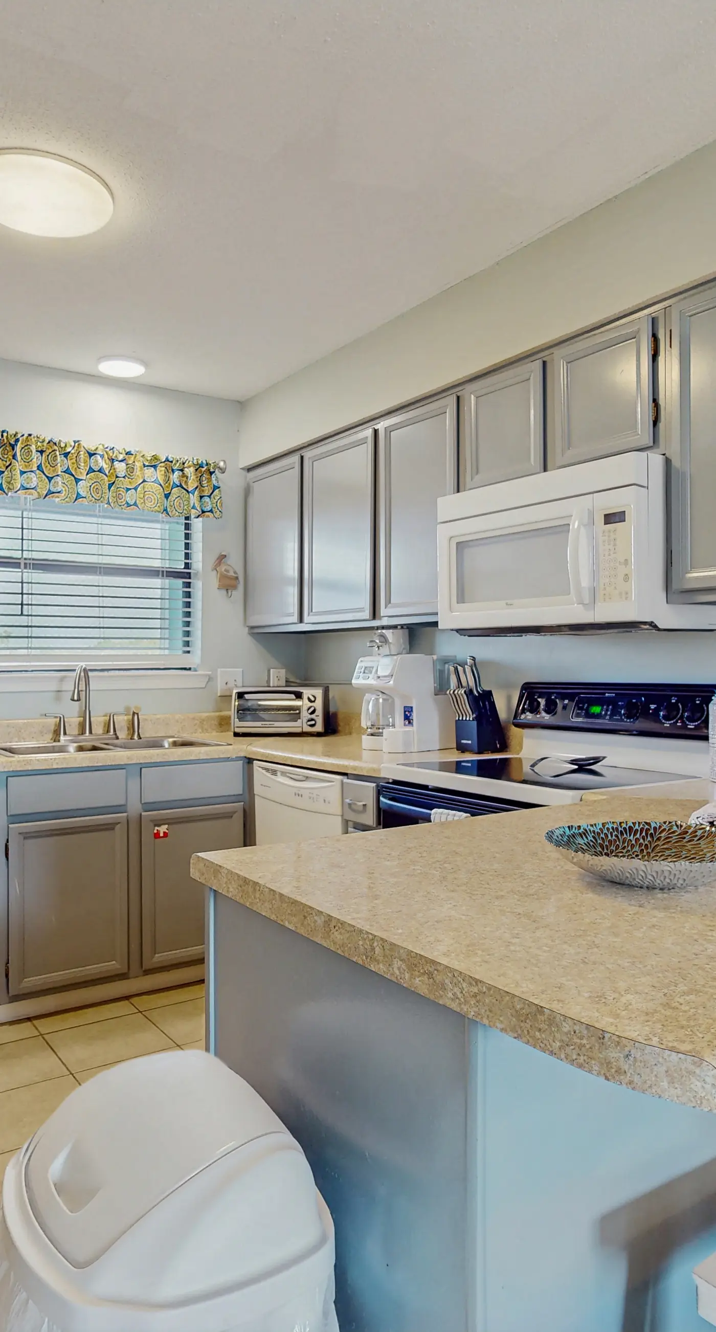 Beachview condo with community pools, grills, and internet