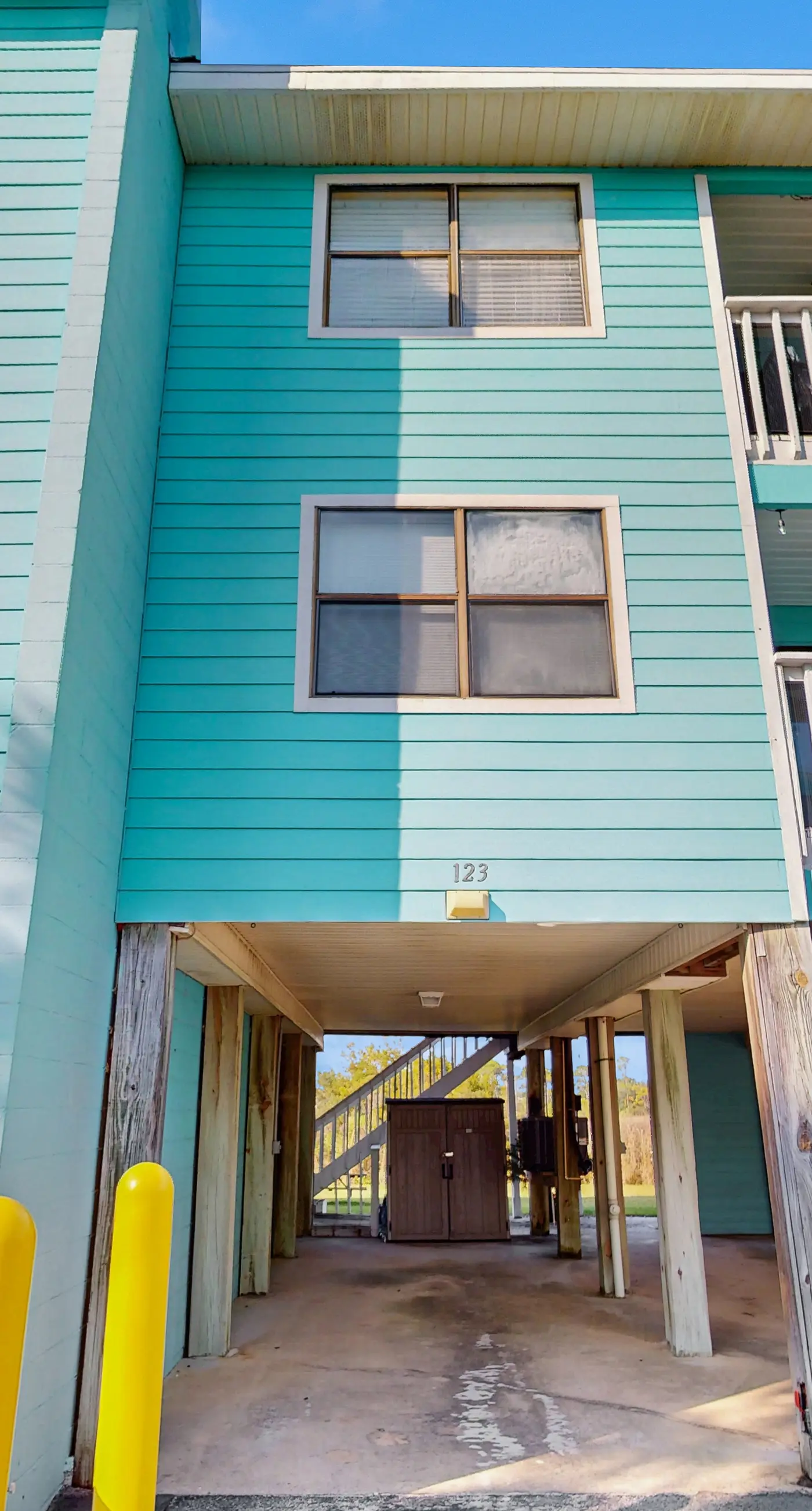 Beachview condo with community pools, grills, and internet